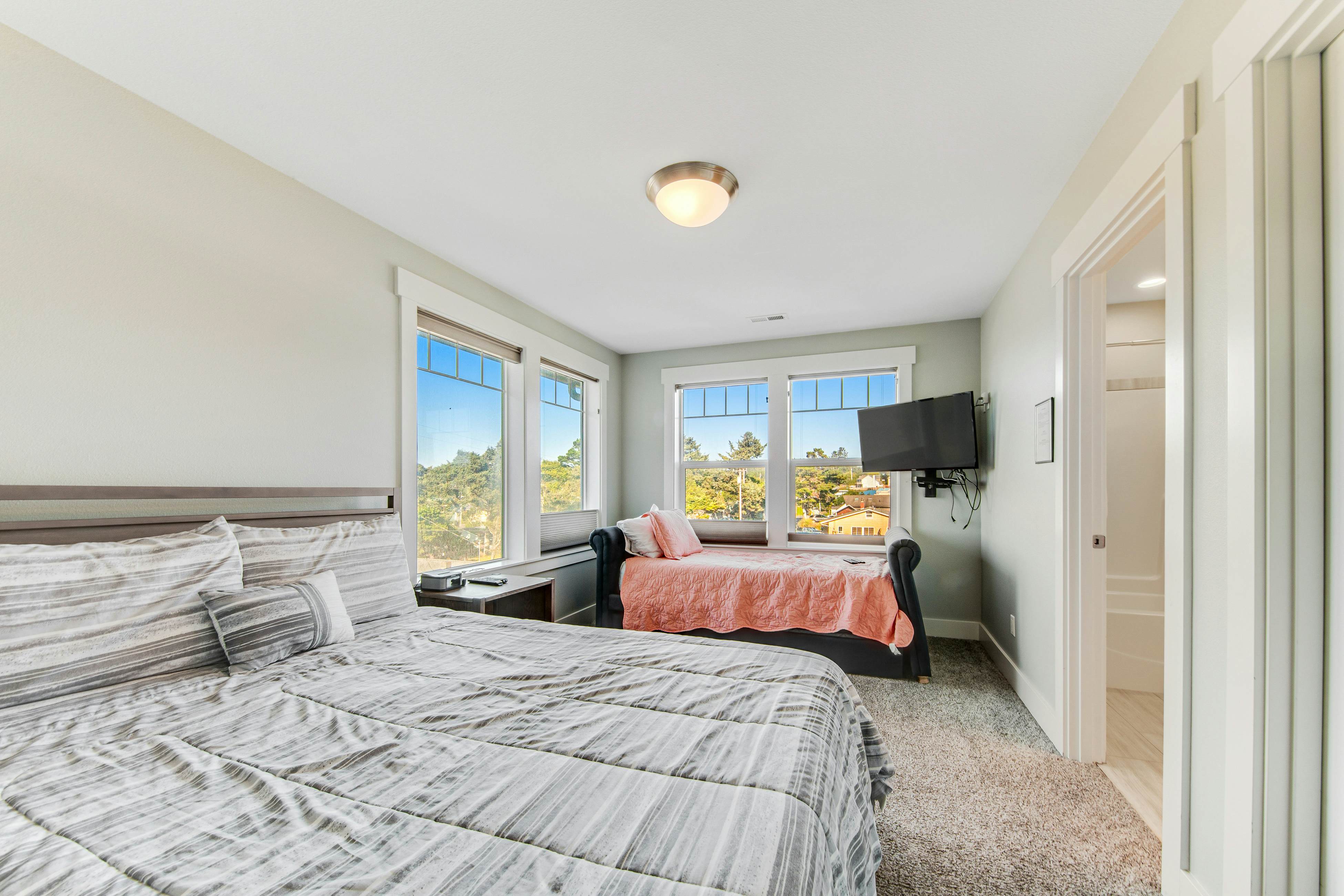 400 Feet to the Beach Gorgeous Home w/ Hot Tub, 2 Decks & 4 Bedroom Suites