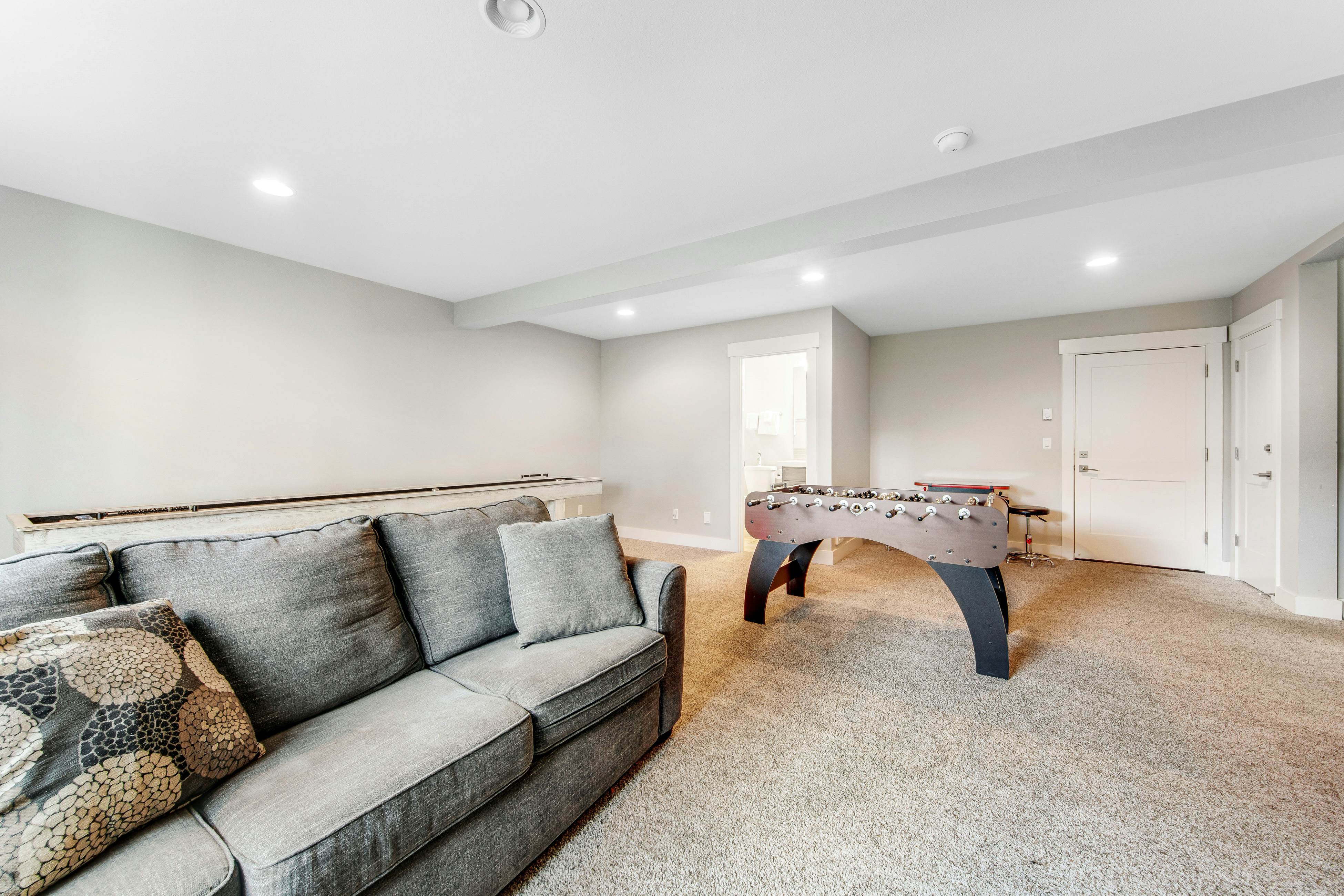 400 Feet to the Beach Gorgeous Home w/ Hot Tub, 2 Decks & 4 Bedroom Suites