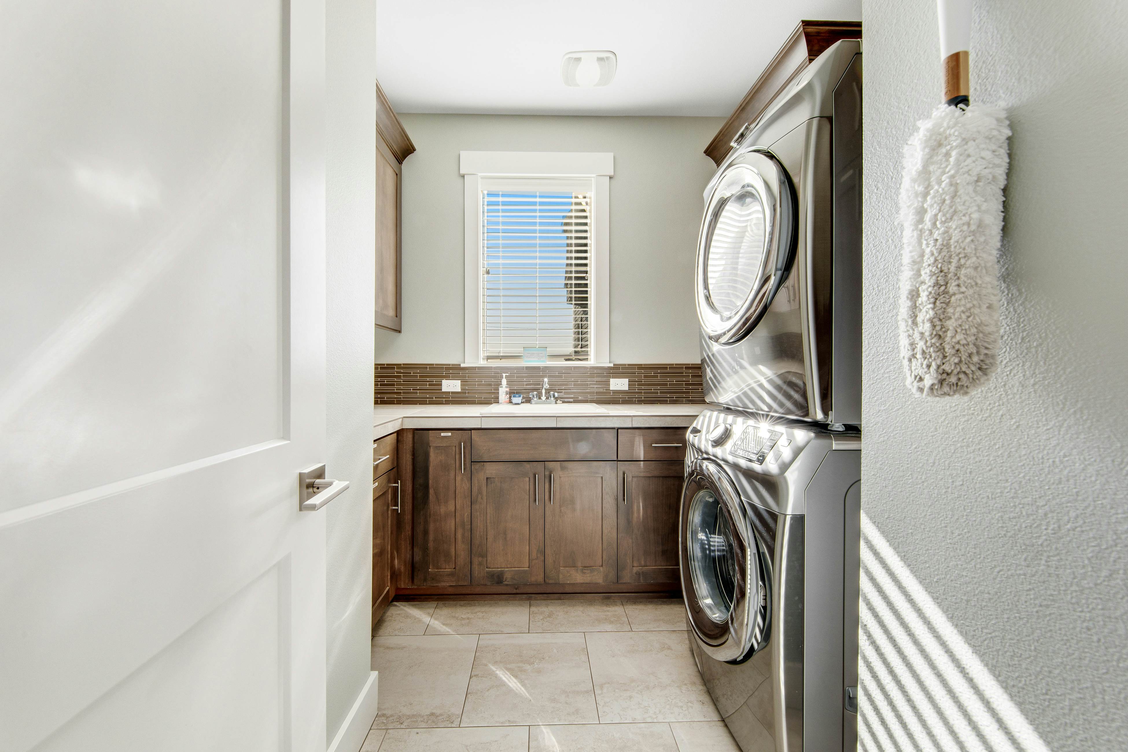 400 Feet to the Beach Gorgeous Home w/ Hot Tub, 2 Decks & 4 Bedroom Suites