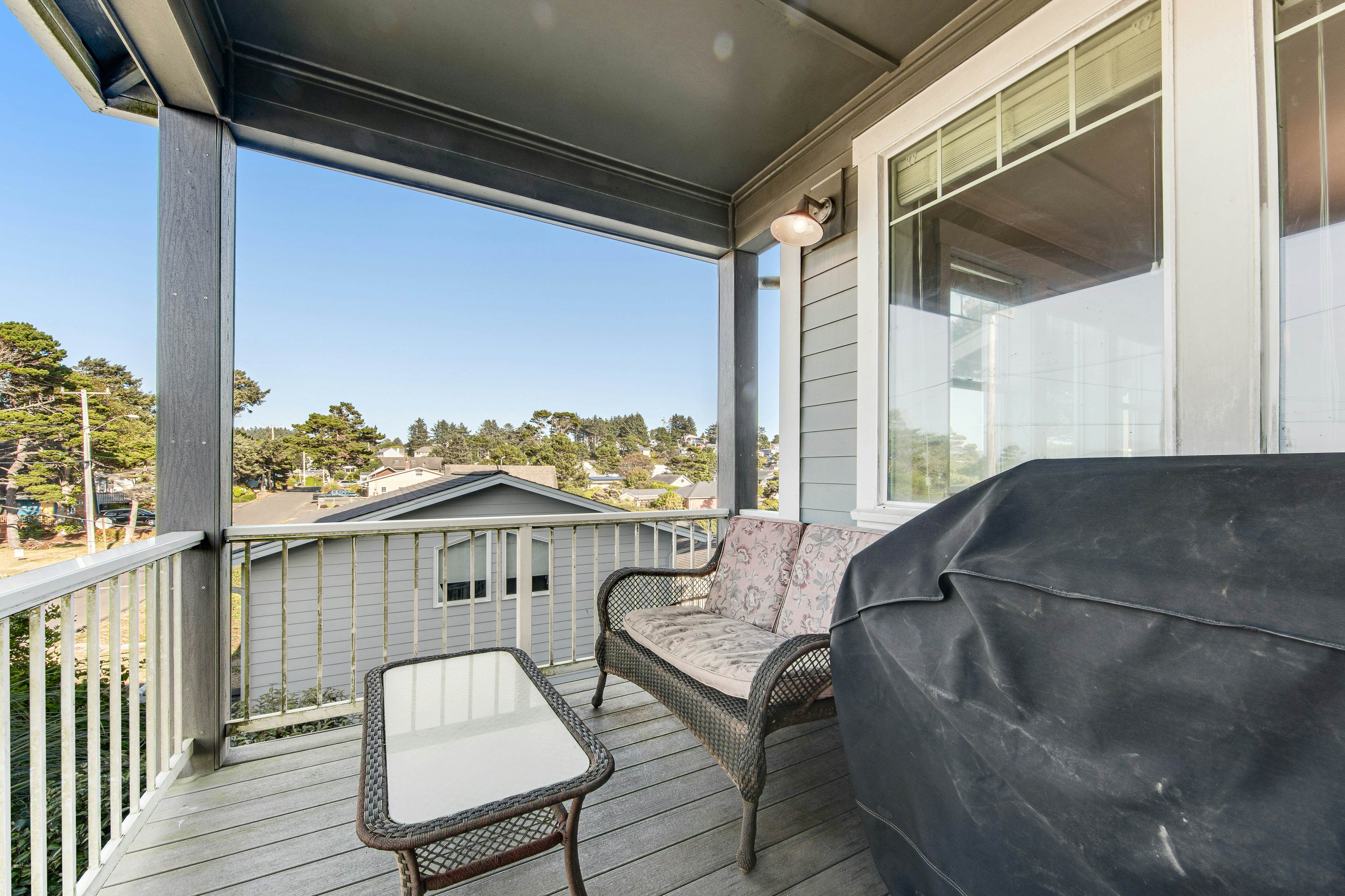 400 Feet to the Beach Gorgeous Home w/ Hot Tub, 2 Decks & 4 Bedroom Suites