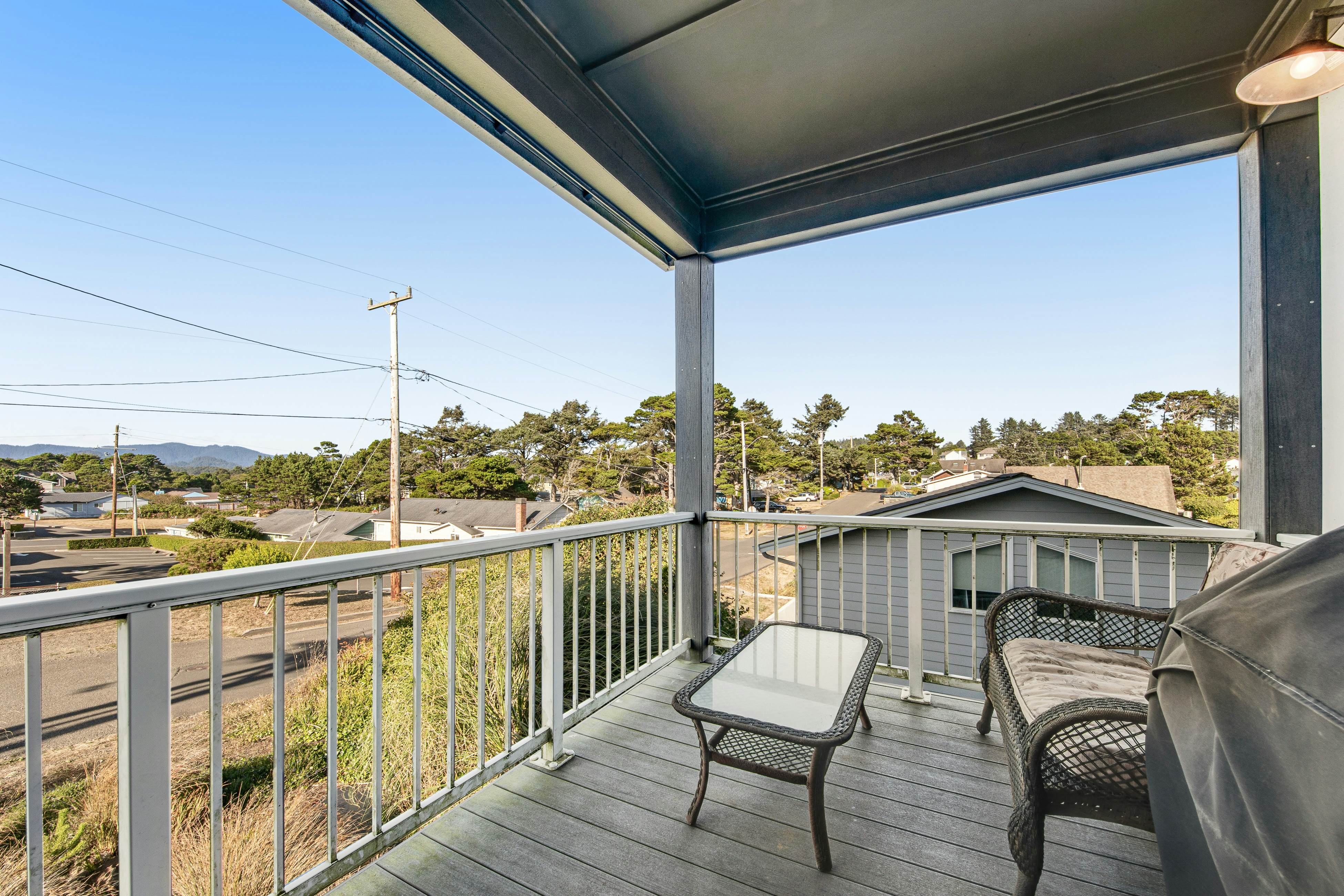 400 Feet to the Beach Gorgeous Home w/ Hot Tub, 2 Decks & 4 Bedroom Suites