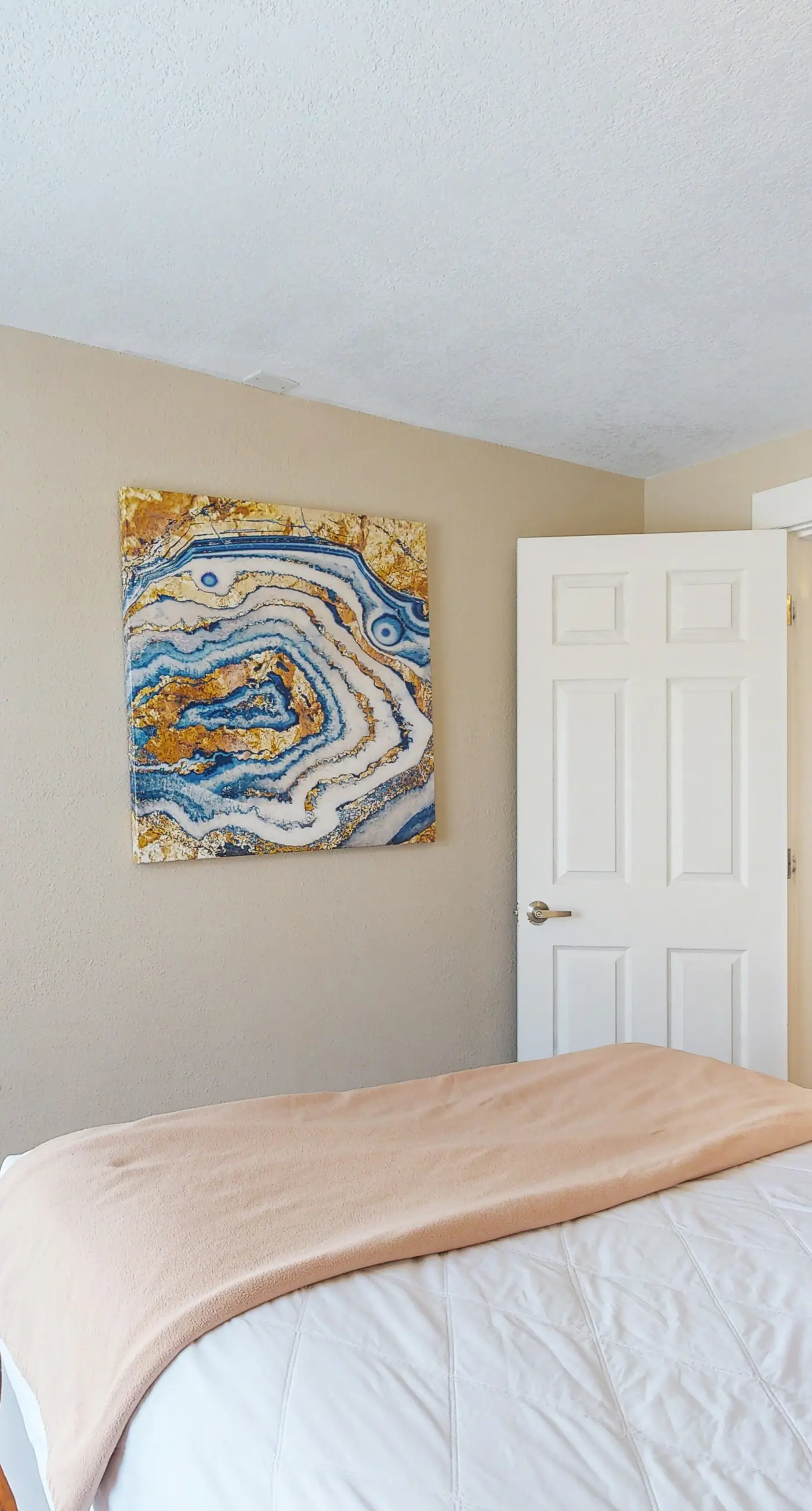 Enormous Renovated Home with Ocean Views and Easy Beach Access Dogs OK