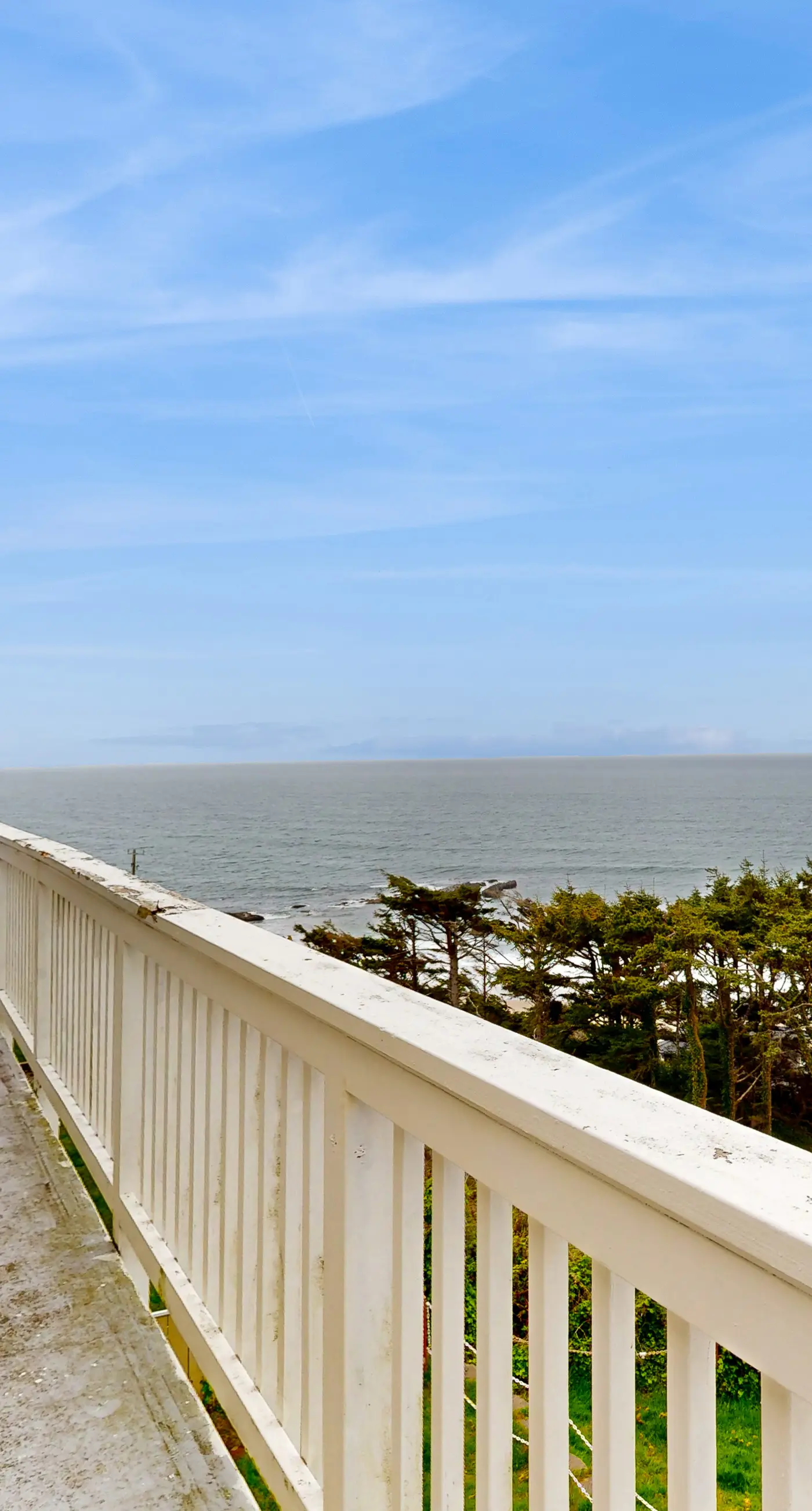 Enormous Renovated Home with Ocean Views and Easy Beach Access Dogs OK