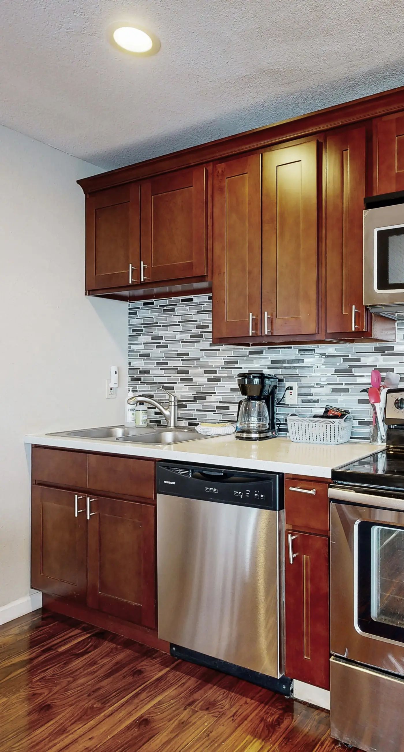 Enormous Renovated Home with Ocean Views and Easy Beach Access Dogs OK