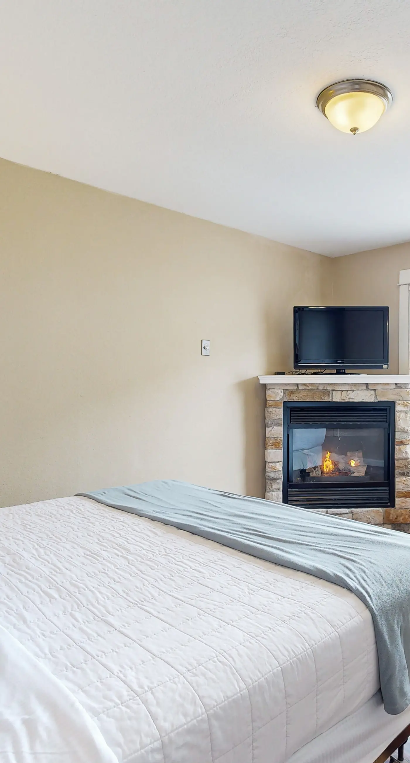 Enormous Renovated Home with Ocean Views and Easy Beach Access Dogs OK