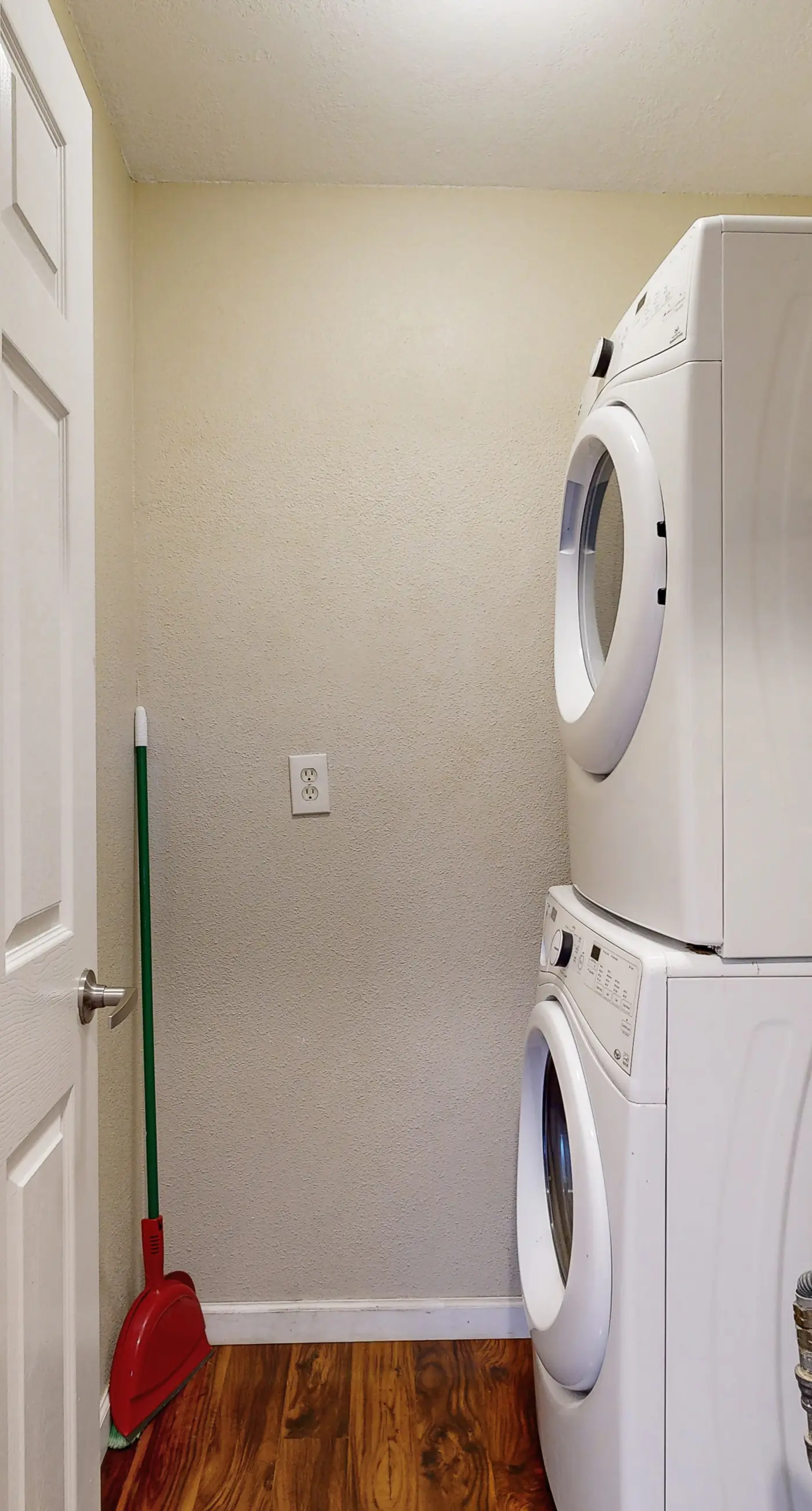 Enormous Renovated Home with Ocean Views and Easy Beach Access Dogs OK