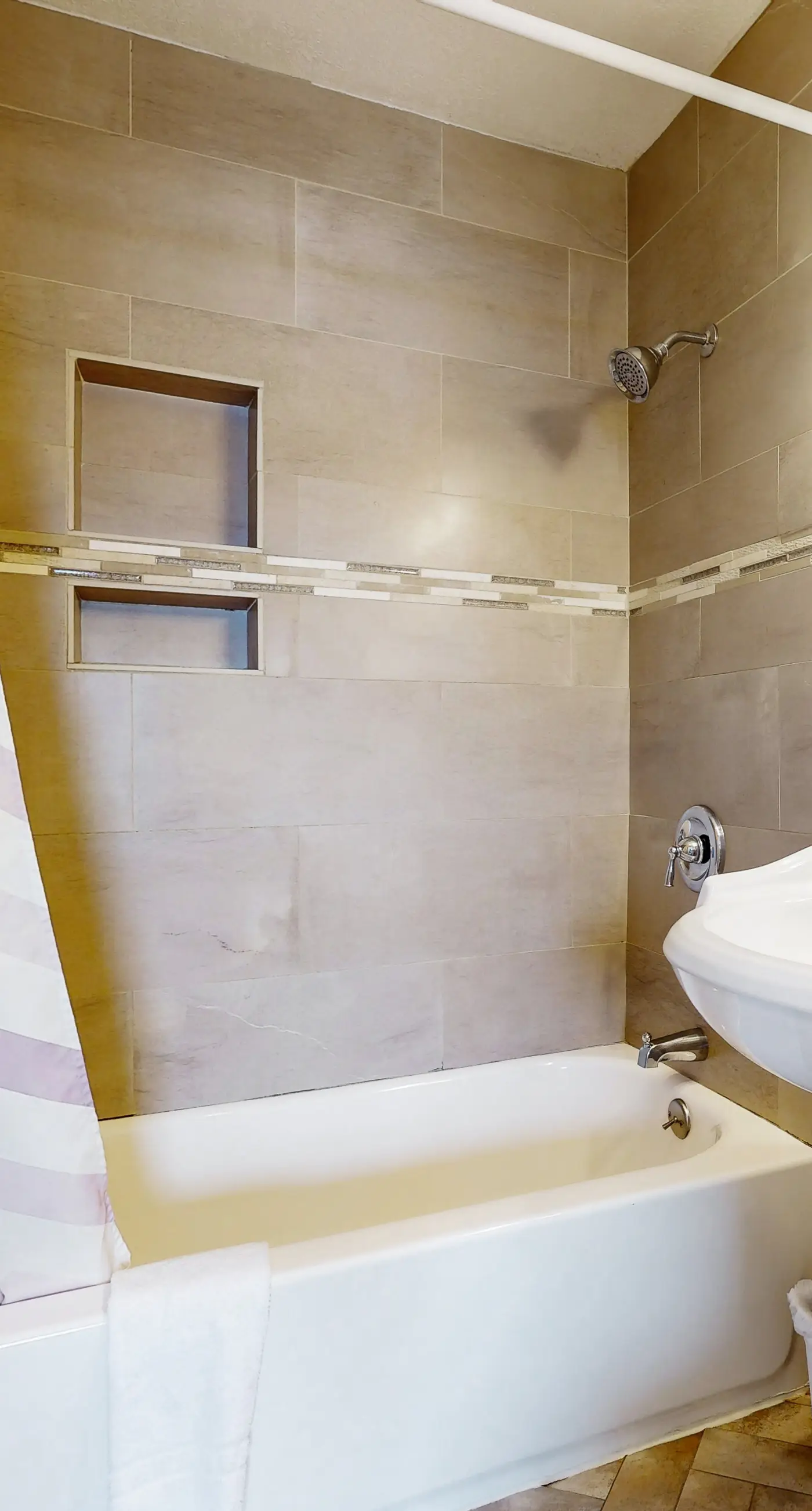 Enormous Renovated Home with Ocean Views and Easy Beach Access Dogs OK