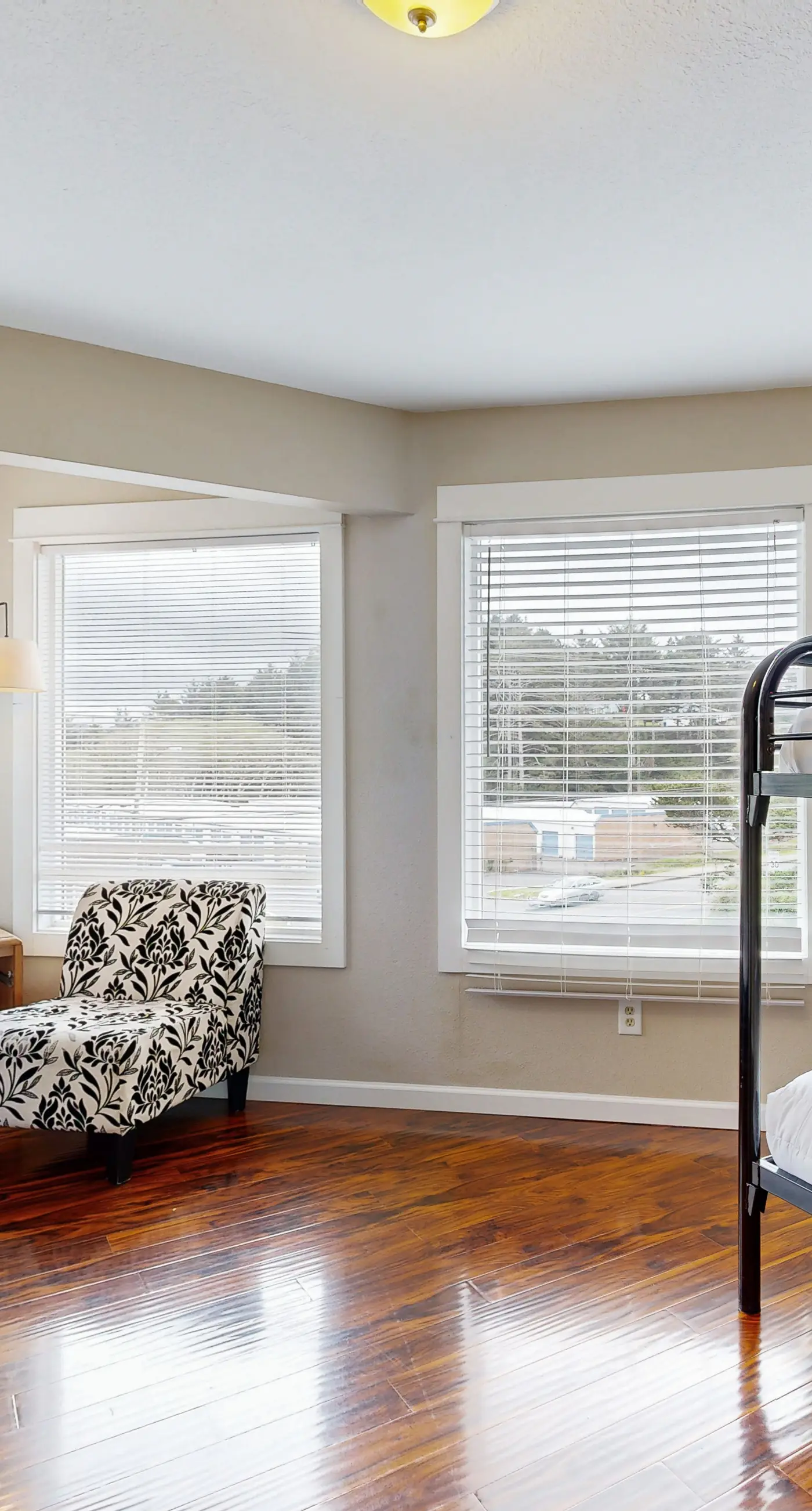 Enormous Renovated Home with Ocean Views and Easy Beach Access Dogs OK