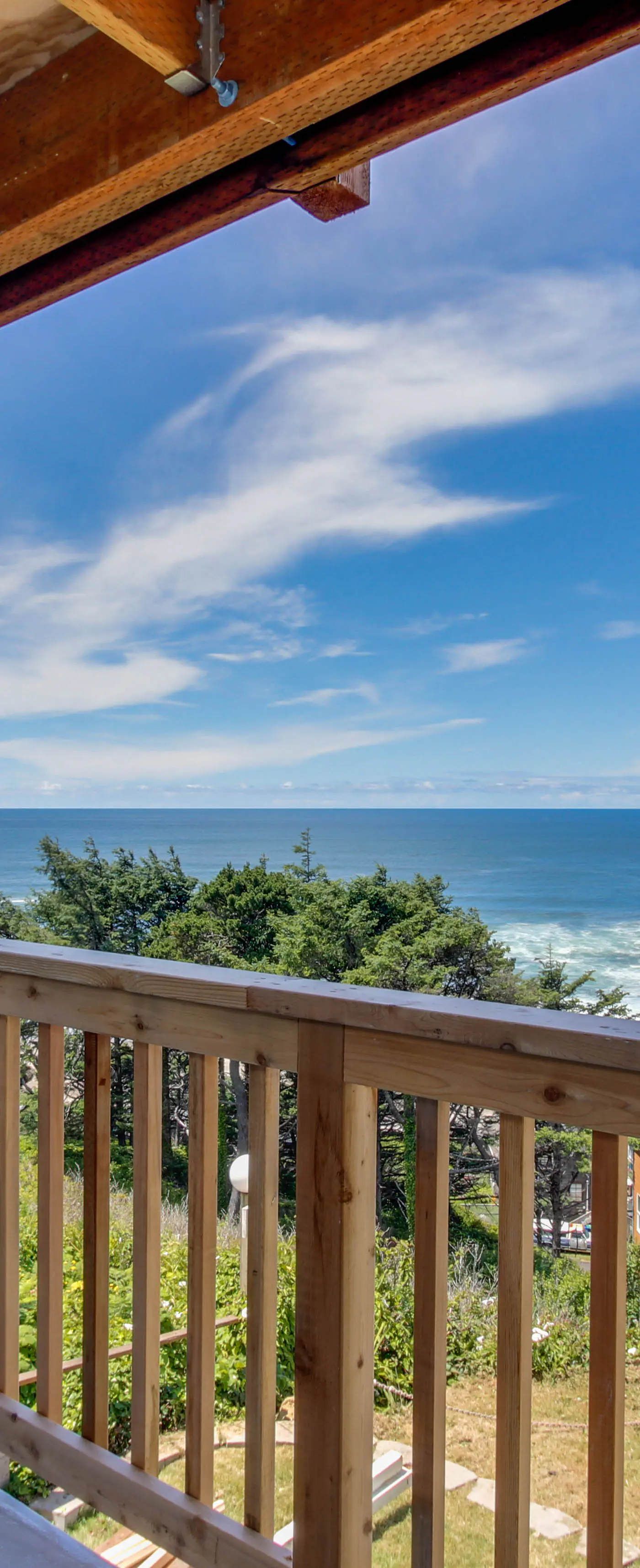 Enormous Renovated Home with Ocean Views and Easy Beach Access Dogs OK