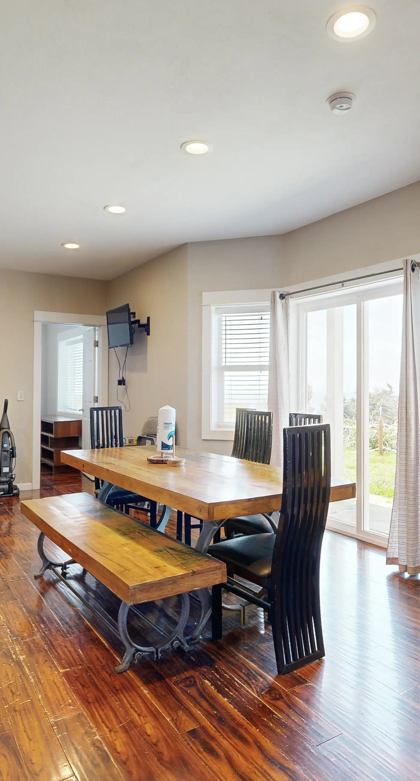 Enormous Renovated Home with Ocean Views and Easy Beach Access Dogs OK