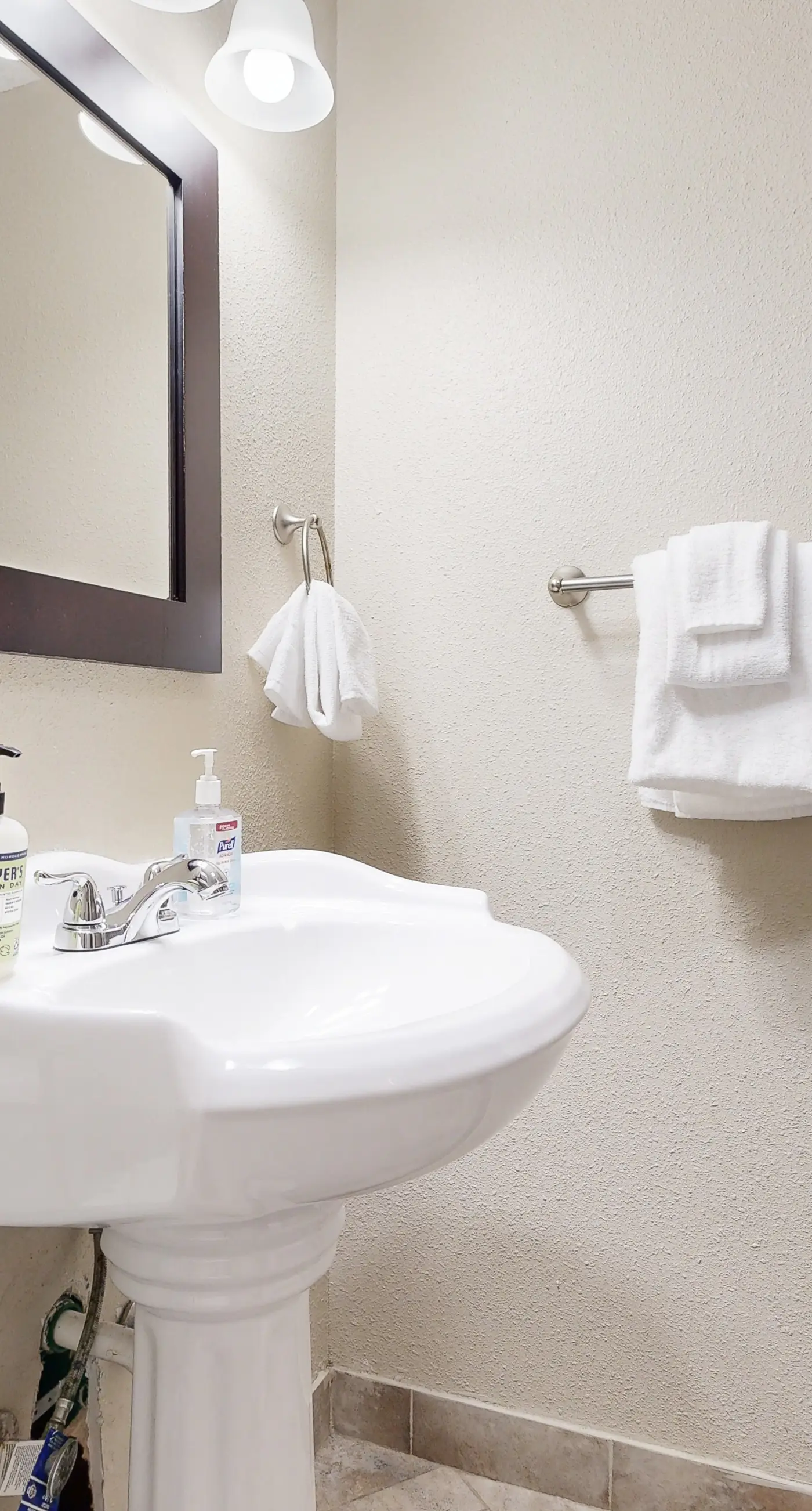 Enormous Renovated Home with Ocean Views and Easy Beach Access Dogs OK