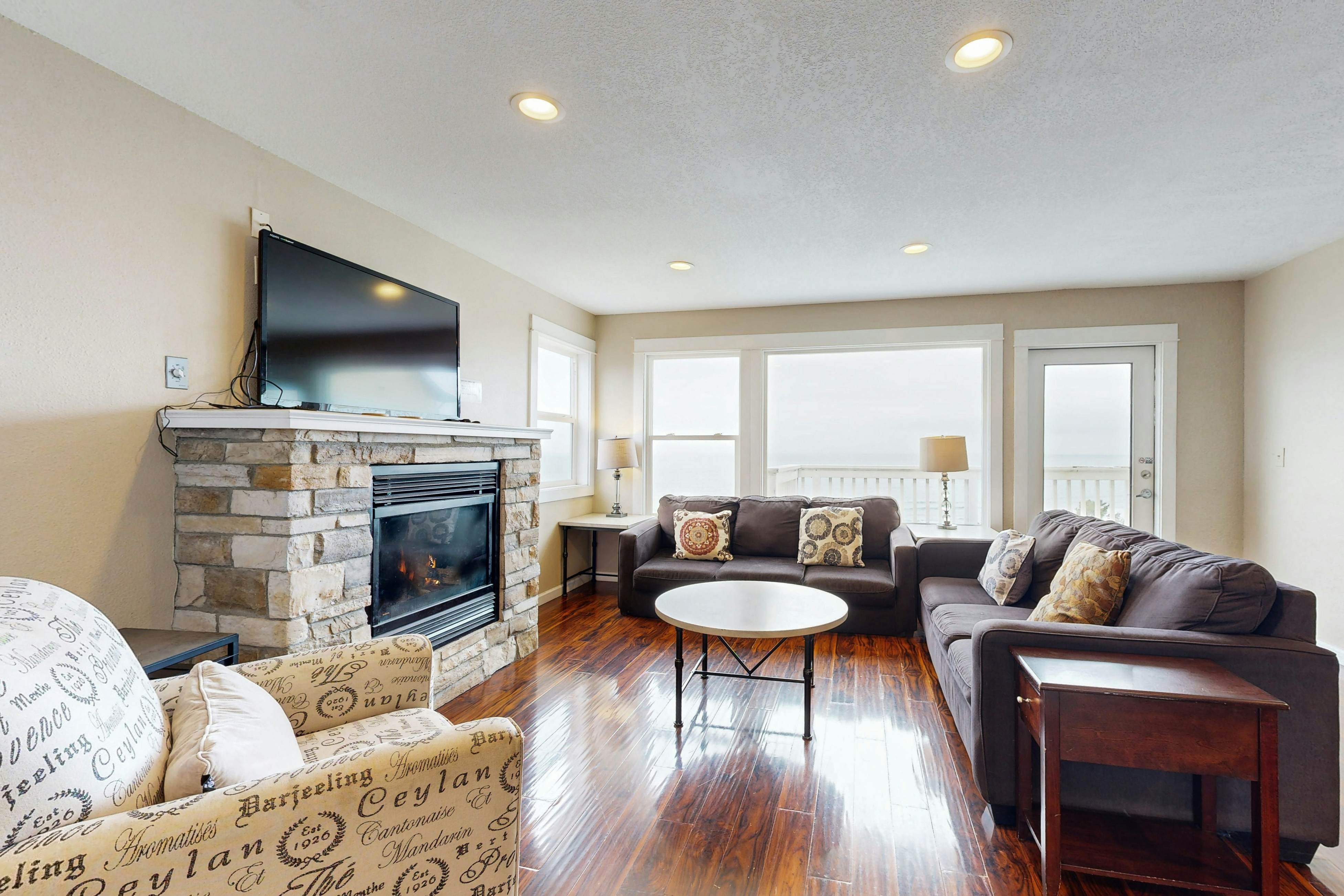 Newly Remodeled Condo with Marvelous Ocean Views, Nearby Beach Access - Dogs OK