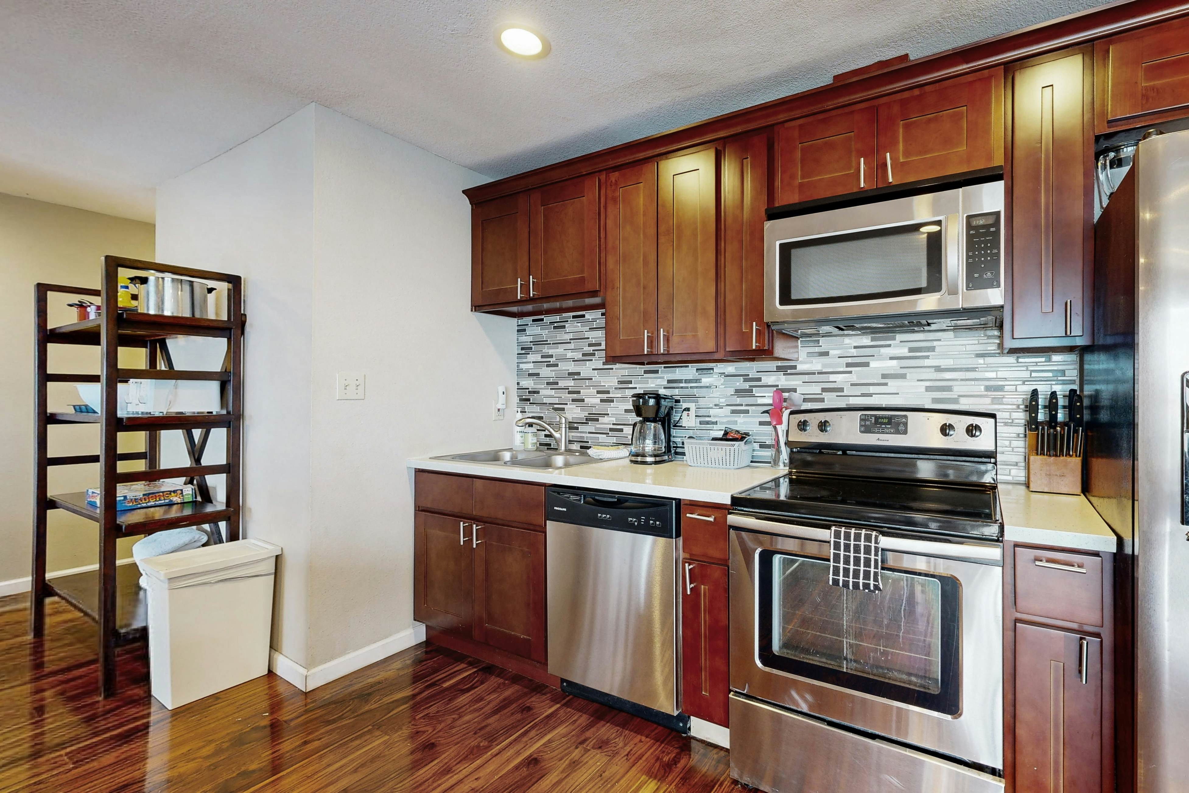 Newly Remodeled Condo with Marvelous Ocean Views, Nearby Beach Access - Dogs OK