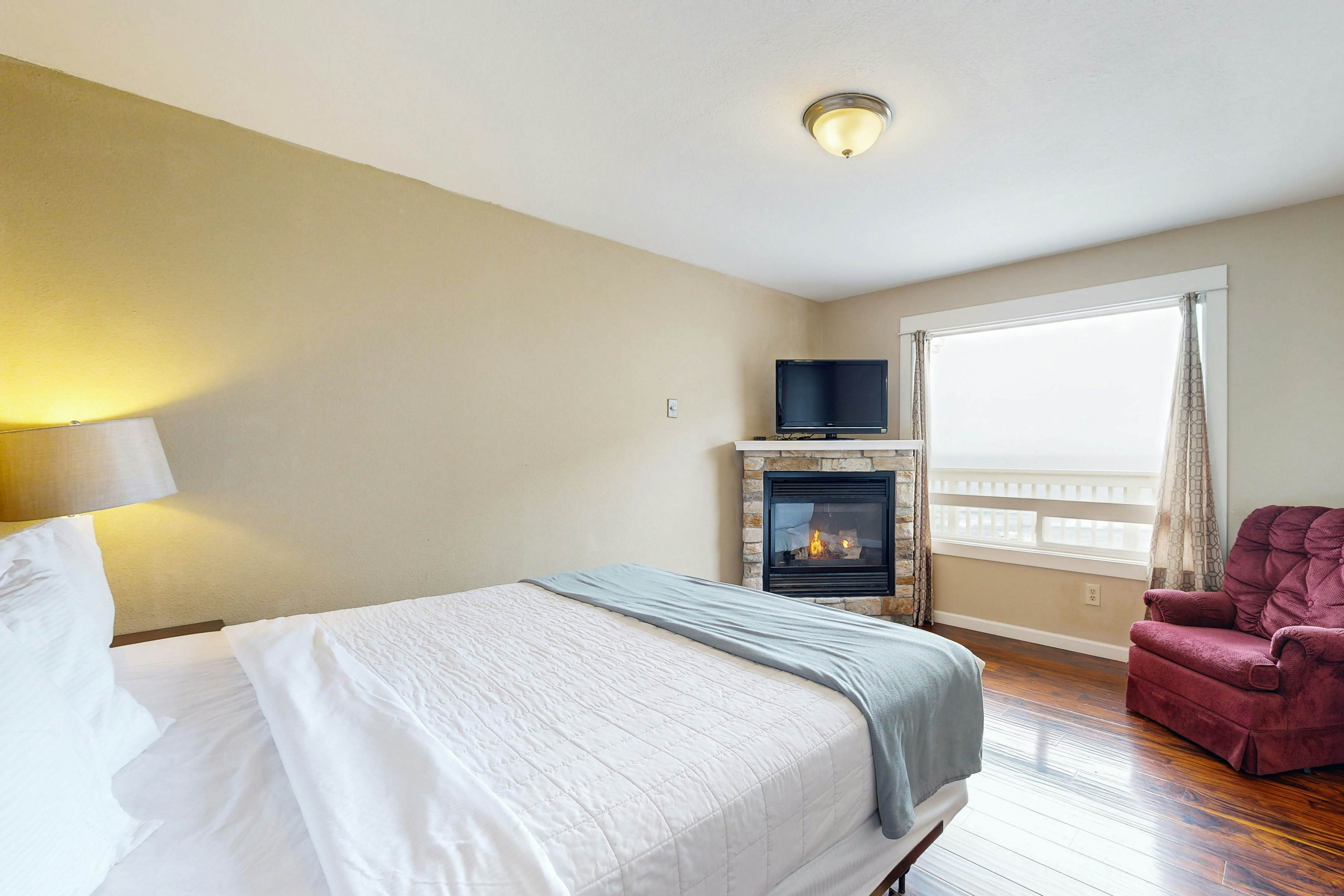 Newly Remodeled Condo with Marvelous Ocean Views, Nearby Beach Access - Dogs OK