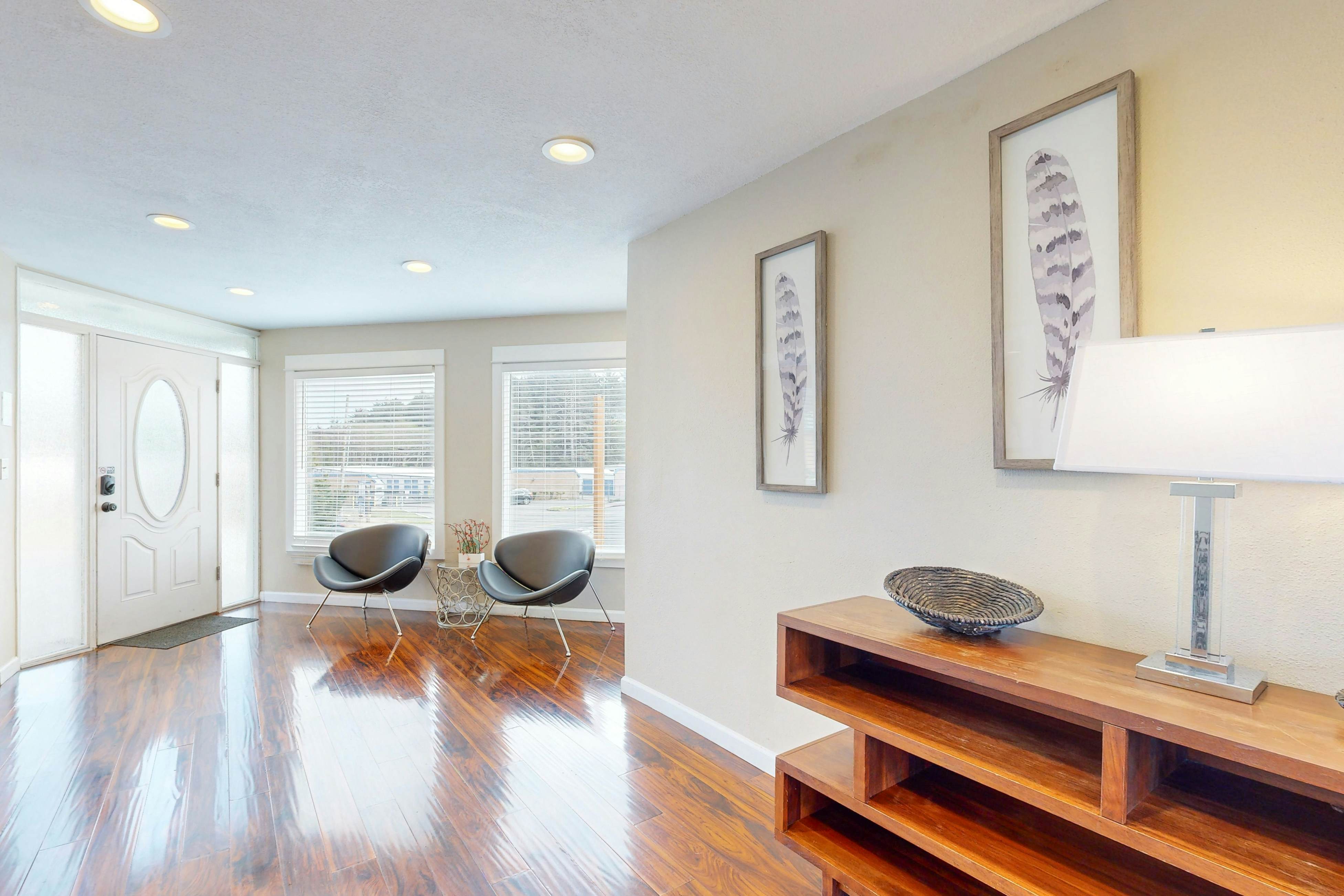 Luxurious & Spacious, Renovated Condo with Gorgeous Ocean Views - Dogs OK