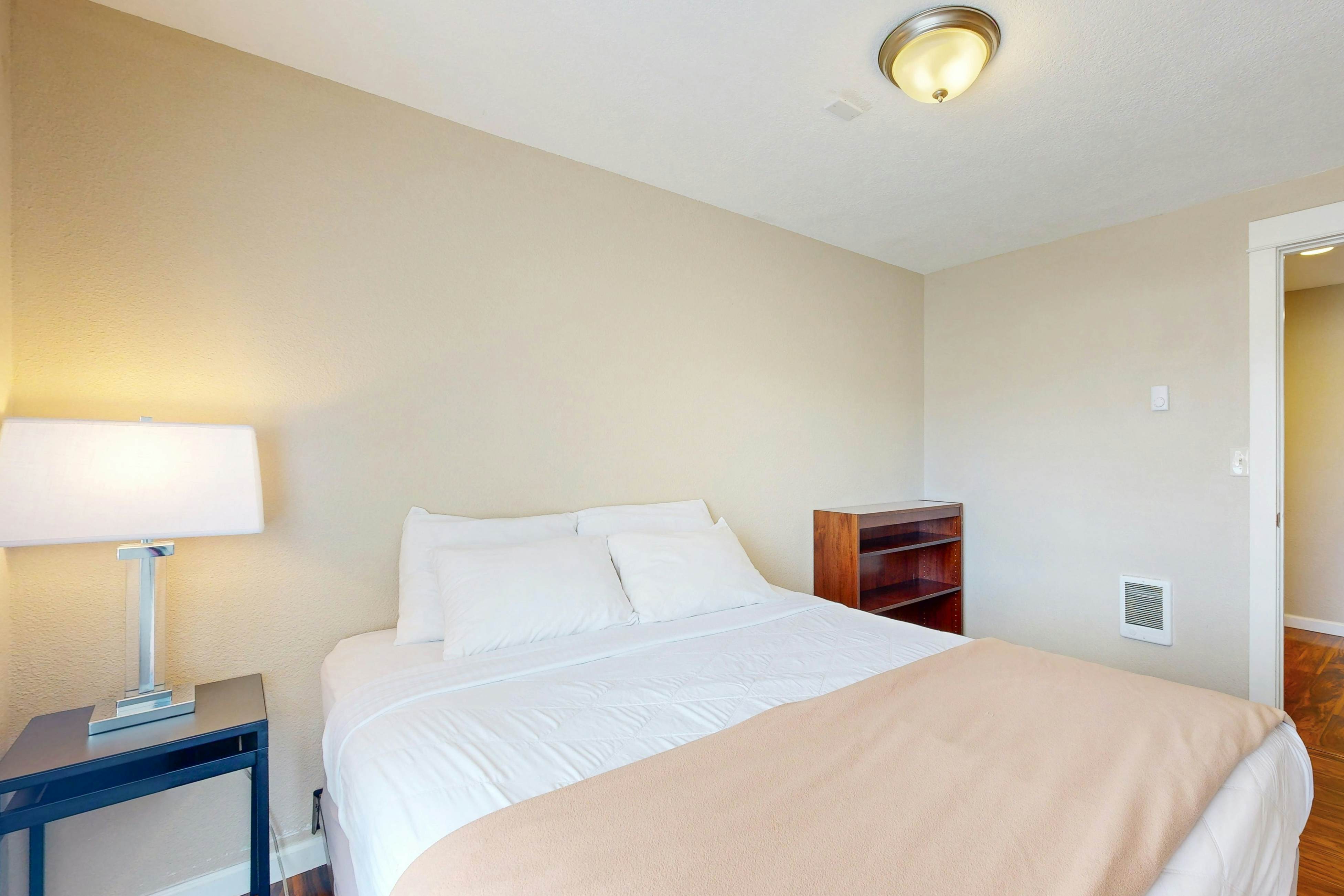 Luxurious & Spacious, Renovated Condo with Gorgeous Ocean Views - Dogs OK