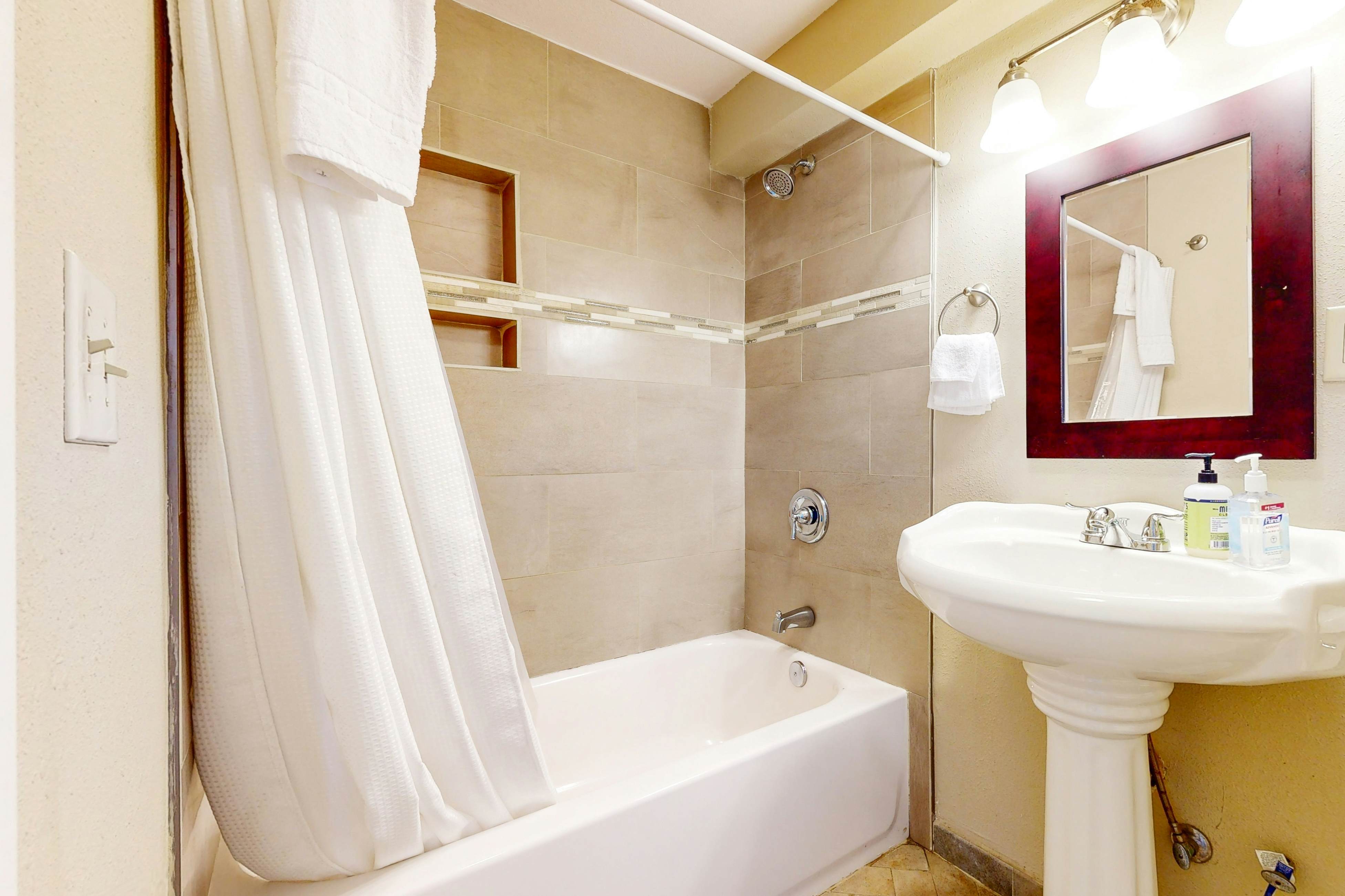 Luxurious & Spacious, Renovated Condo with Gorgeous Ocean Views - Dogs OK