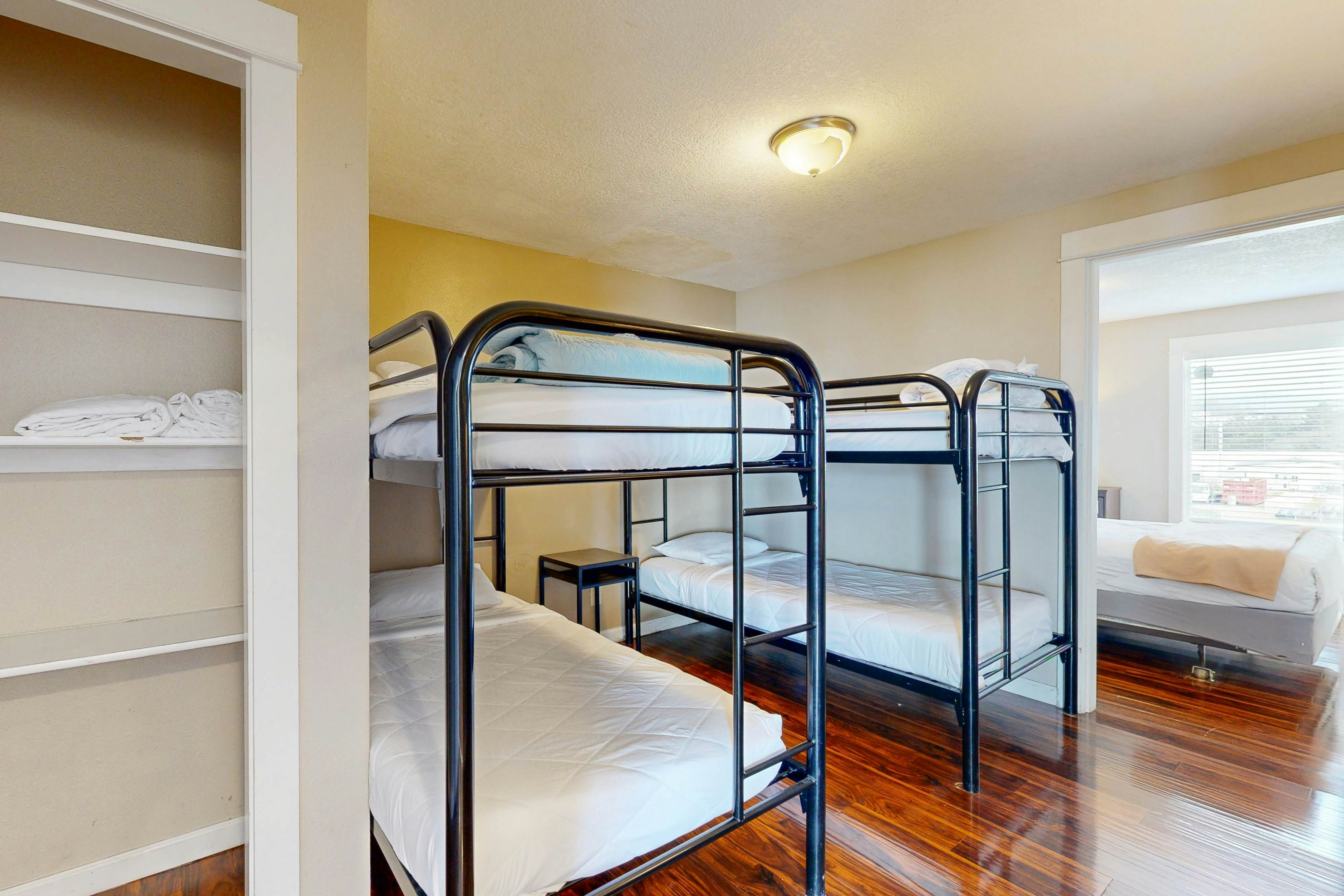 Luxurious & Spacious, Renovated Condo with Gorgeous Ocean Views - Dogs OK