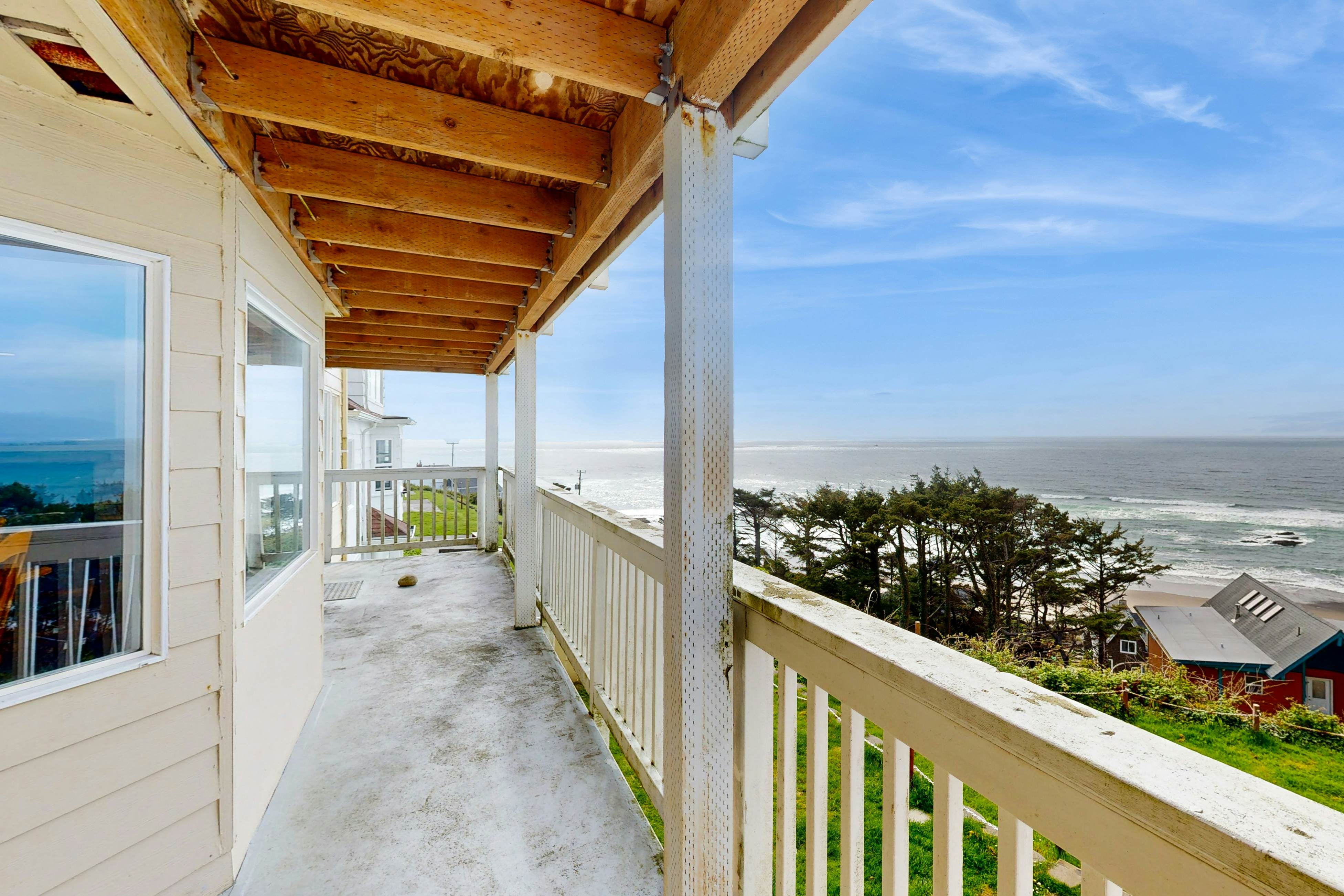 Luxurious & Spacious, Renovated Condo with Gorgeous Ocean Views - Dogs OK