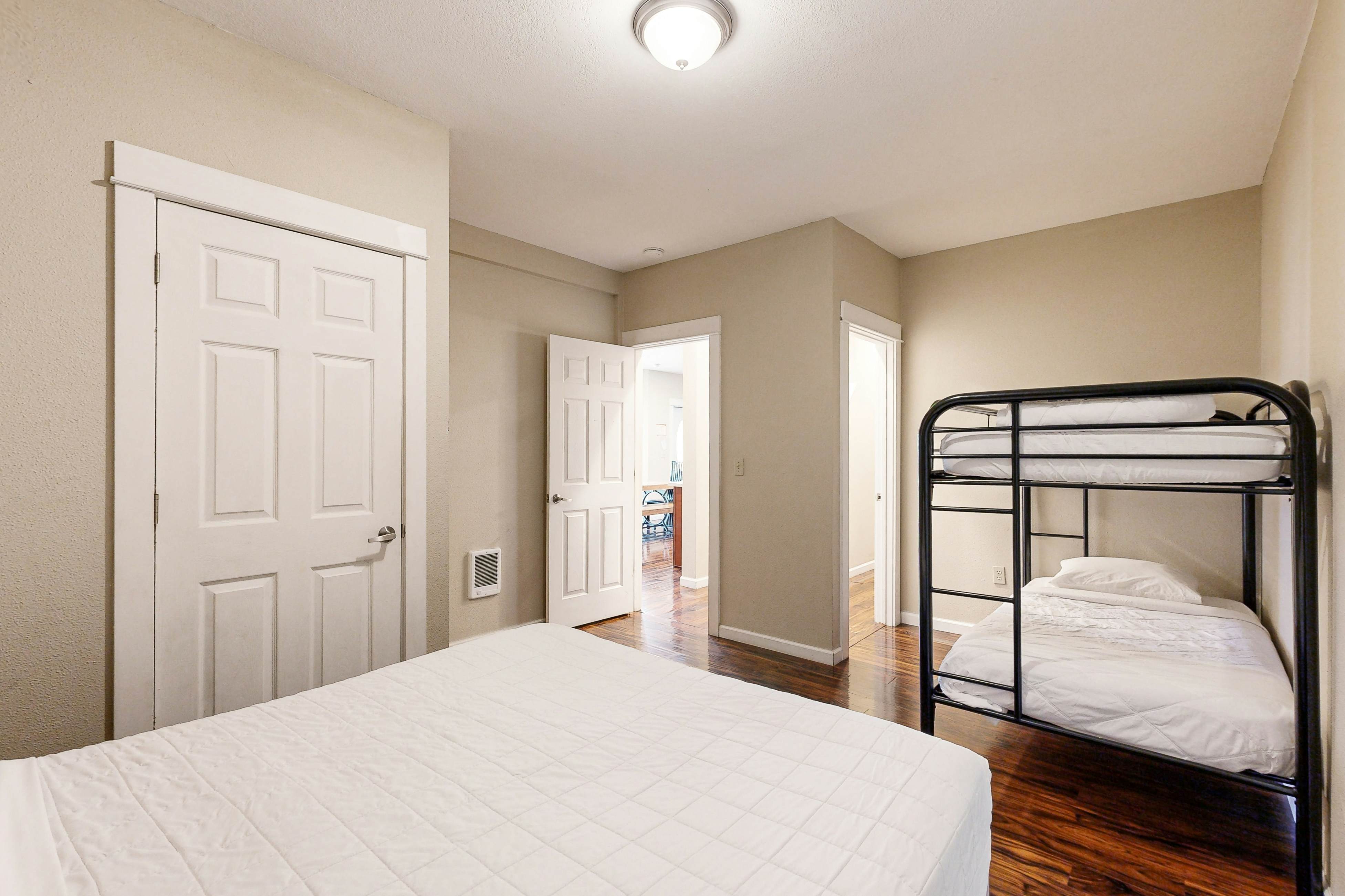 Ocean Views & Pure Luxury Await, Dog-Friendly Home with WiFi