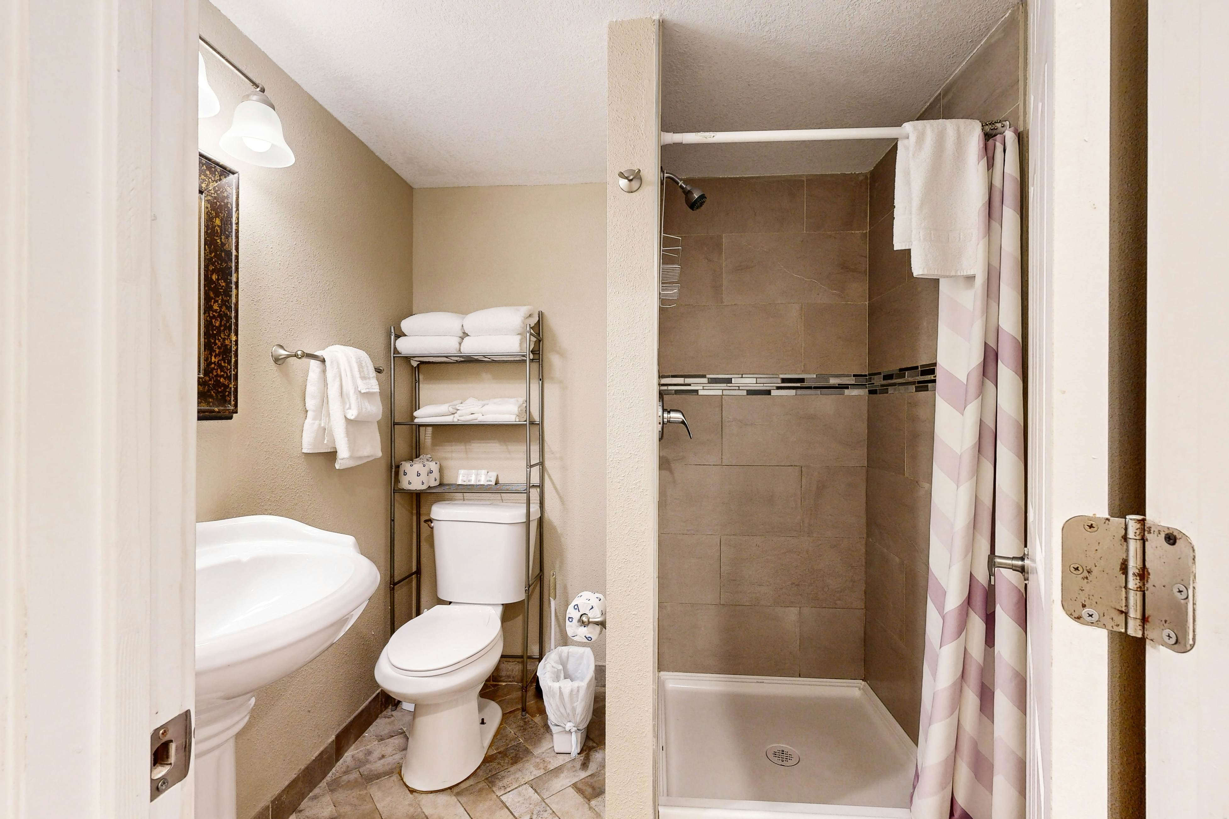 Ocean Views & Pure Luxury Await, Dog-Friendly Home with WiFi