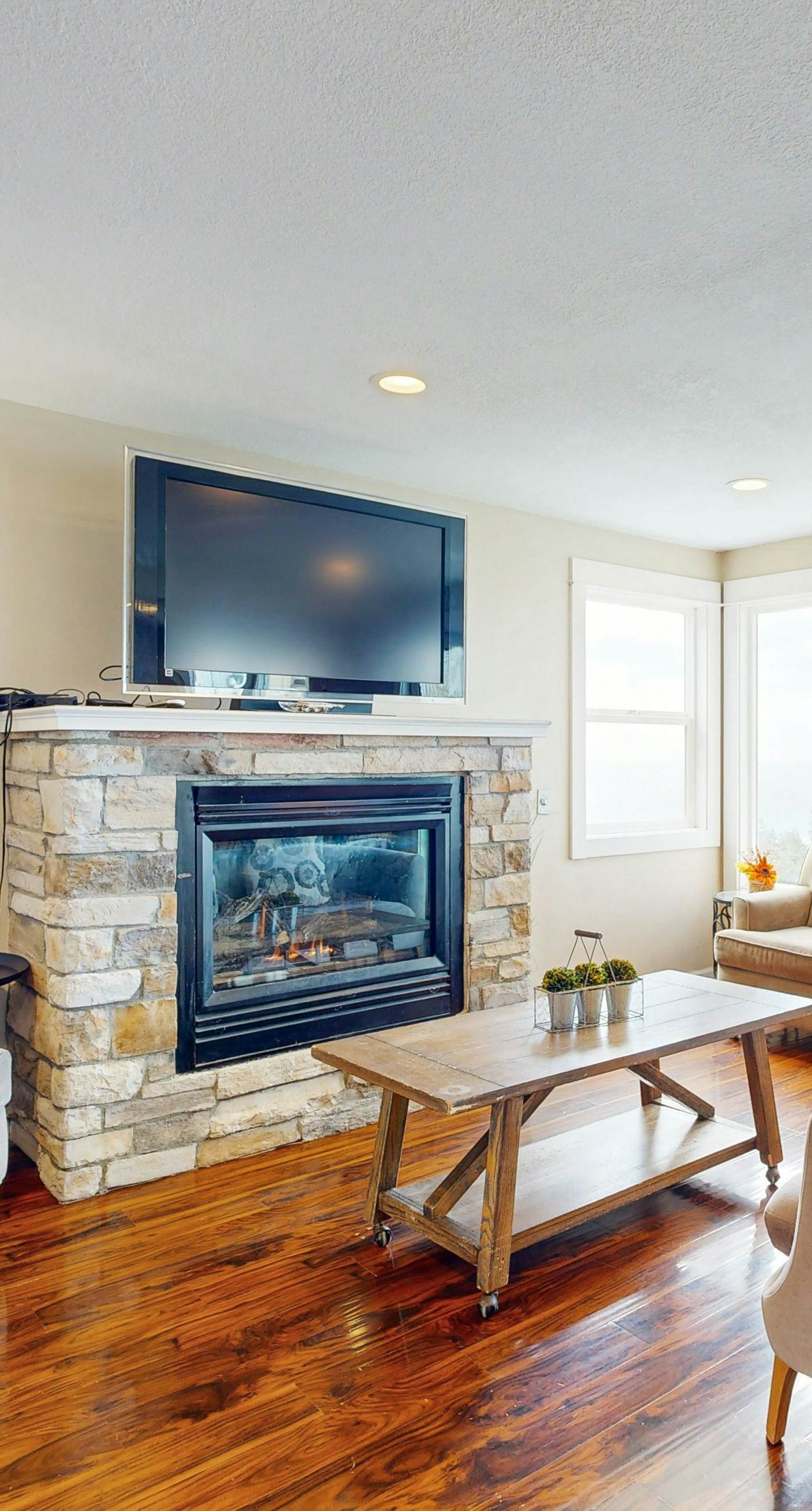 Huge Renovated Condo with Ocean Views and Nearby Beach Access Dog Friendly