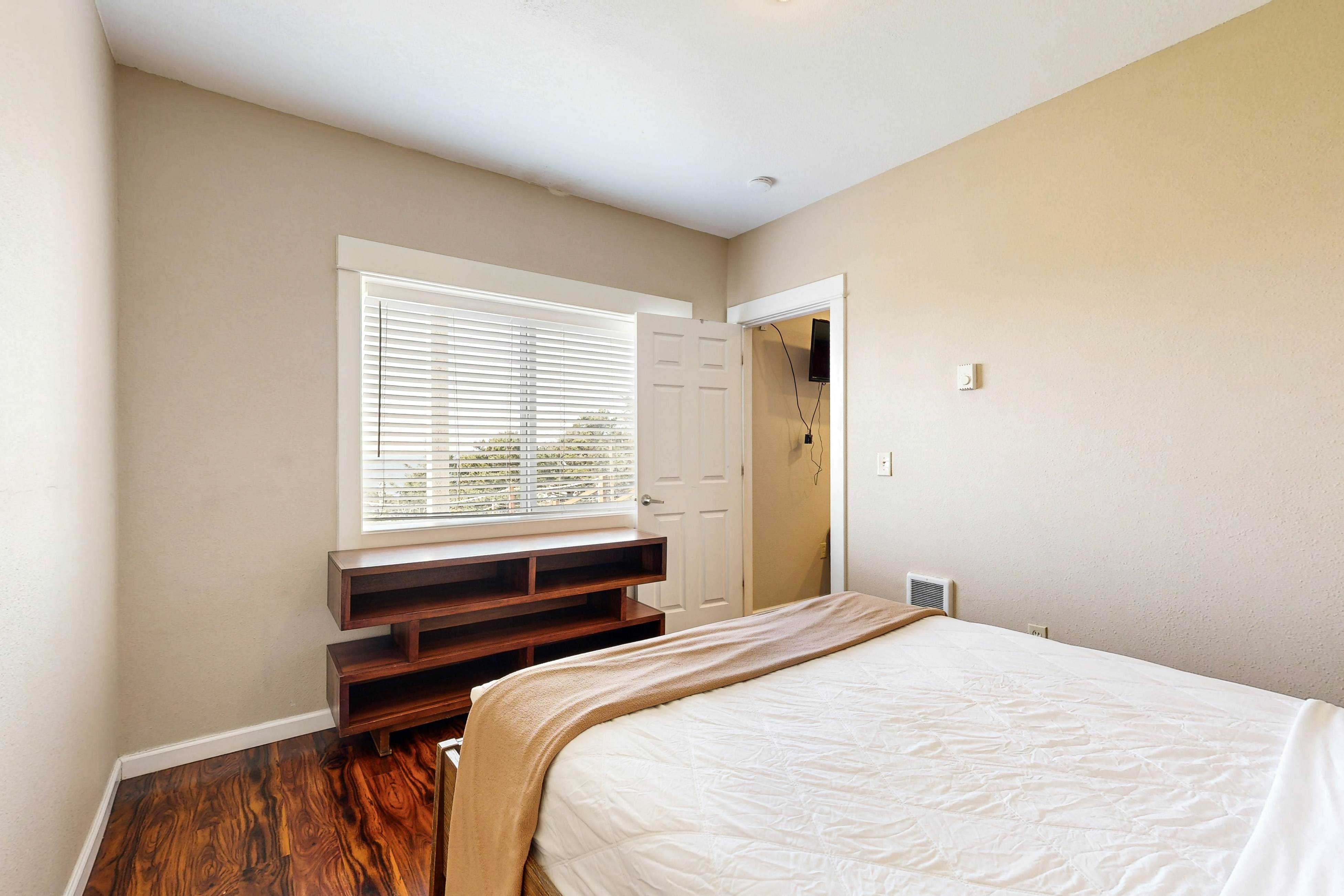 Huge Renovated Condo with Ocean Views & Nearby Beach Access - Dog Friendly