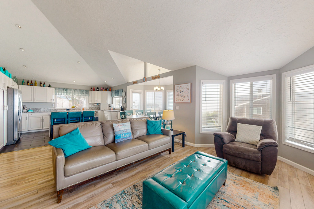 Gorgeous Ocean Views Private Hot Tub Game Room WiFi Patio and Washer Dryer