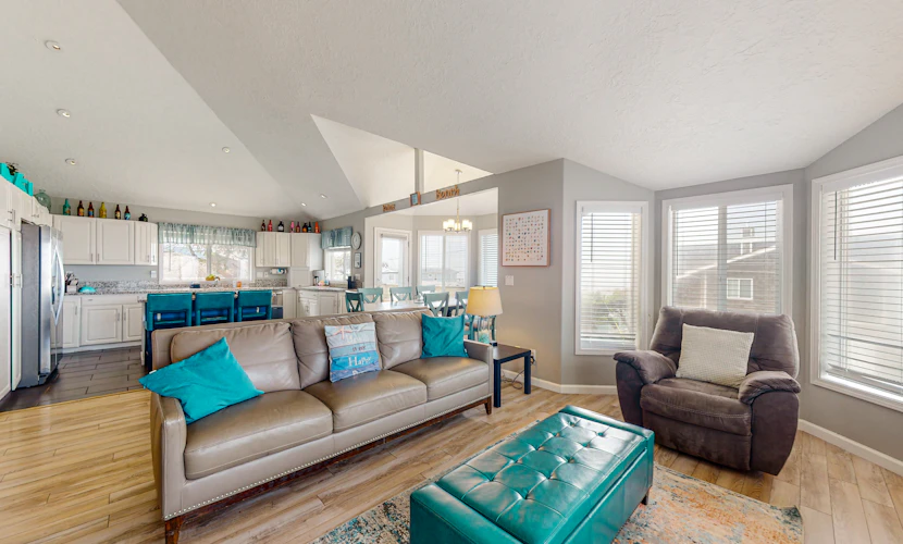 Gorgeous Ocean Views Private Hot Tub Game Room WiFi Patio and Washer Dryer