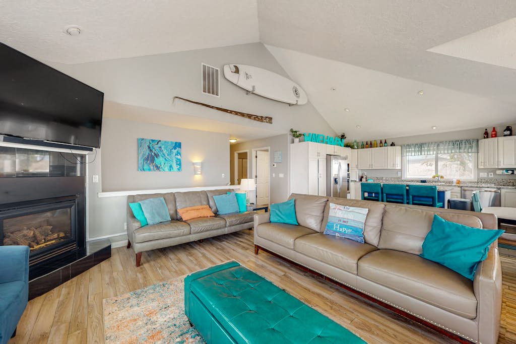 Gorgeous Ocean Views Private Hot Tub Game Room WiFi Patio and Washer Dryer