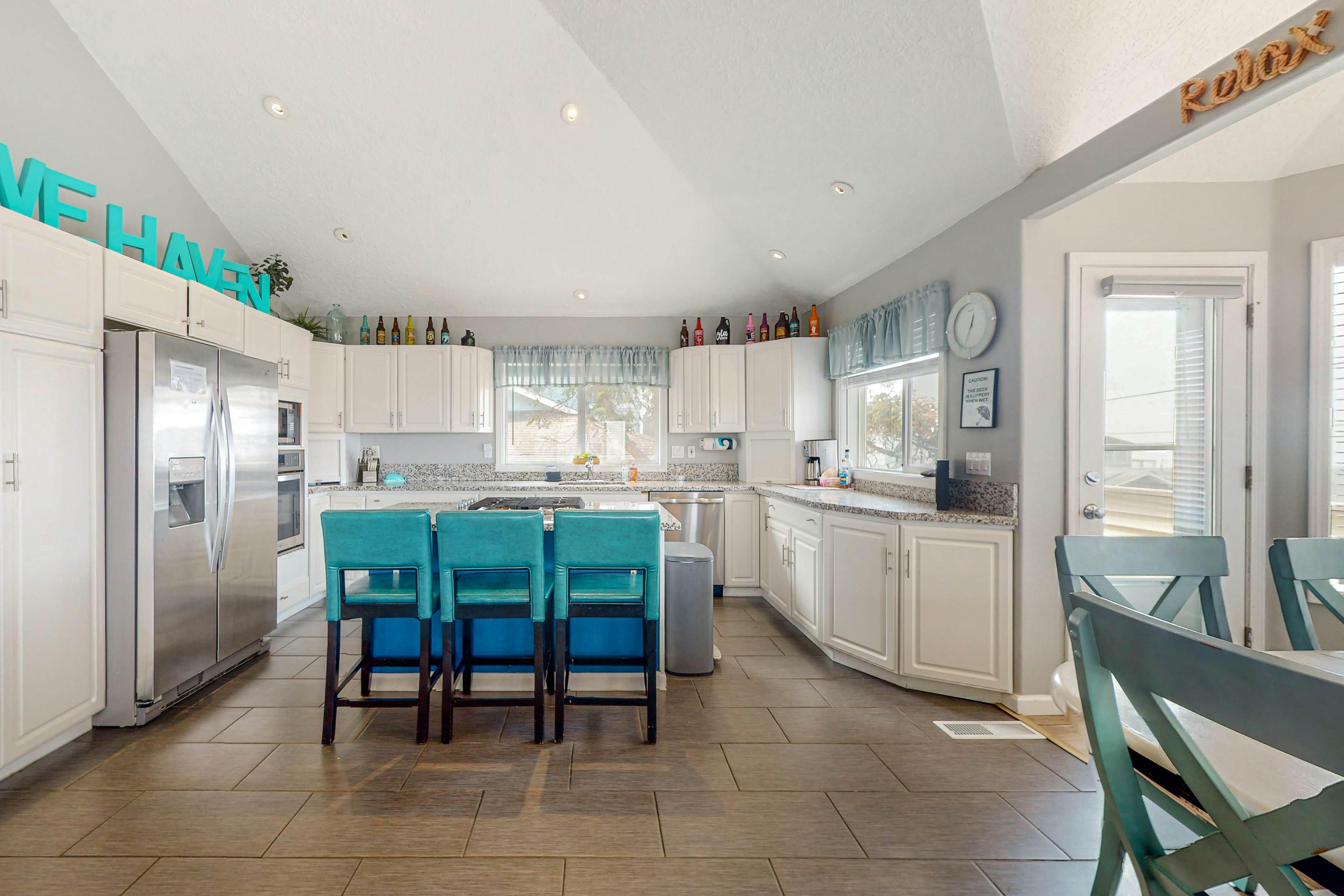 Gorgeous Ocean Views Private Hot Tub Game Room WiFi Patio and Washer Dryer