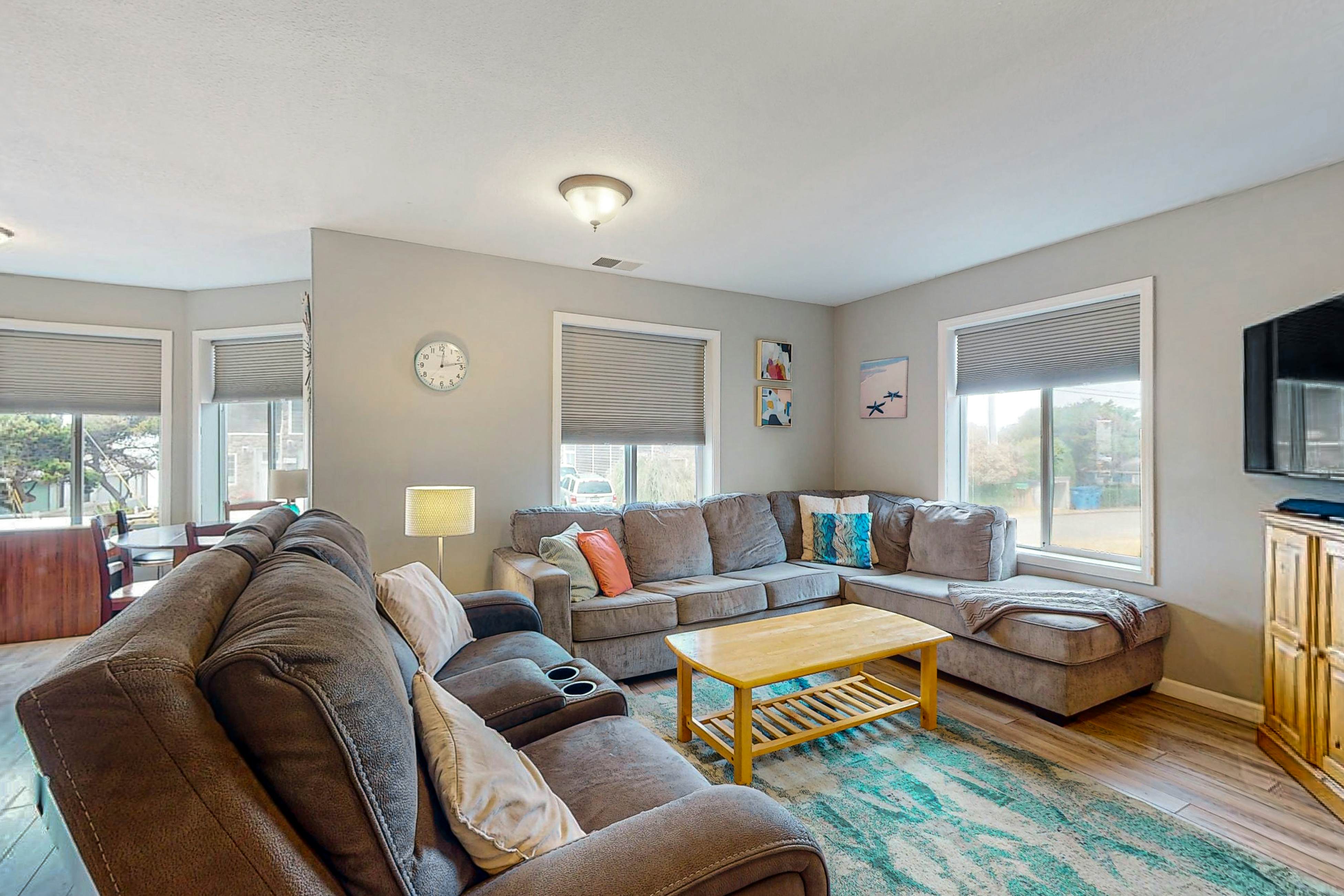 Gorgeous Ocean Views Private Hot Tub Game Room WiFi Patio and Washer Dryer