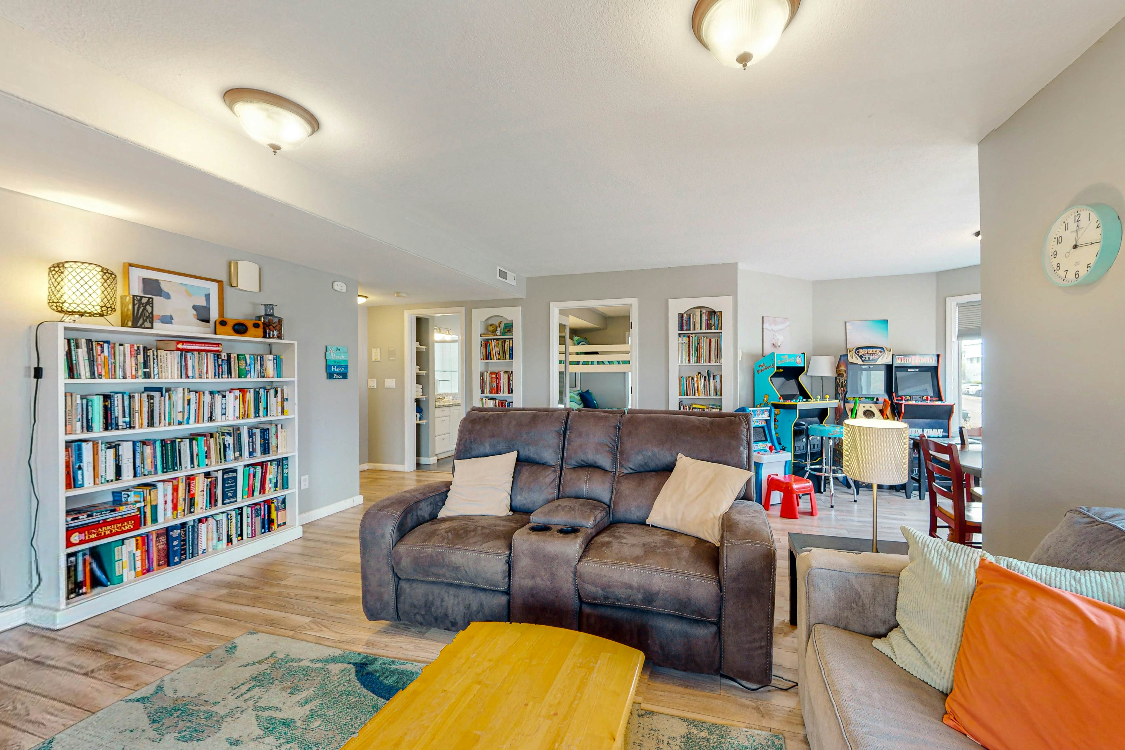 Gorgeous Ocean Views Private Hot Tub Game Room WiFi Patio and Washer Dryer