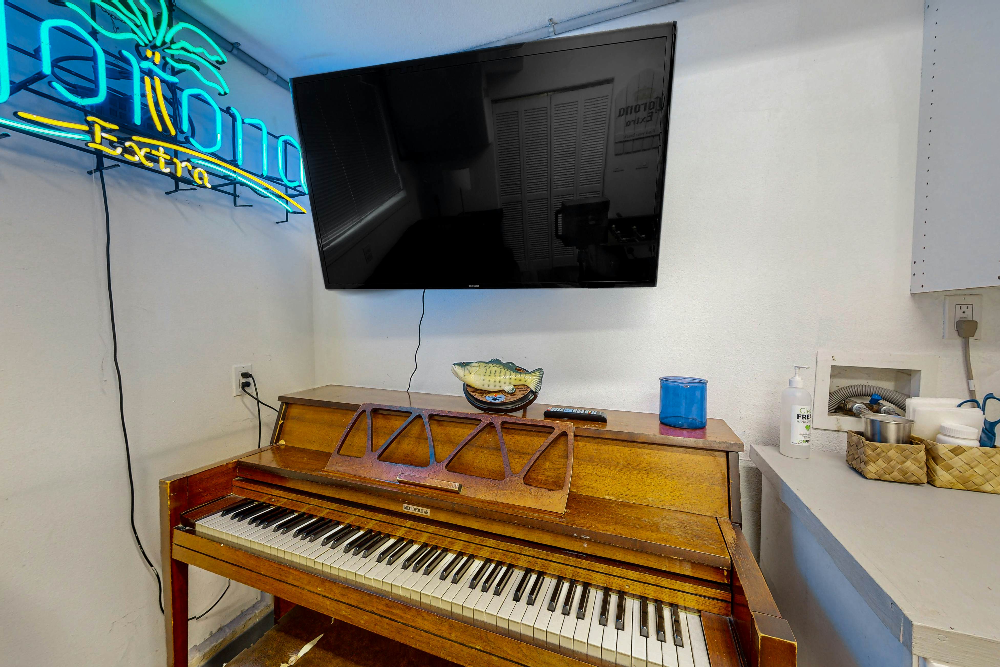 Gorgeous Ocean Views Private Hot Tub Game Room WiFi Patio and Washer Dryer