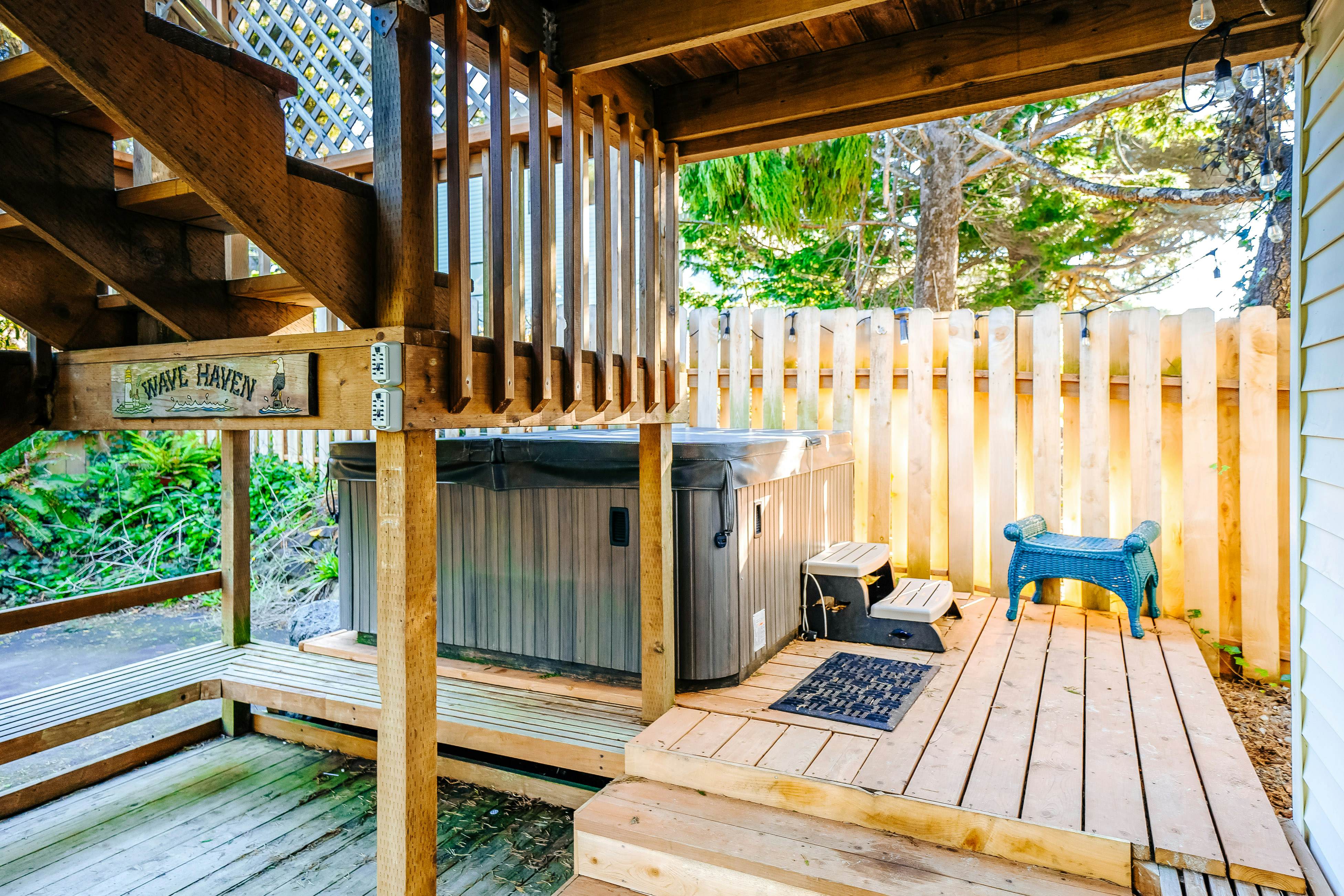 Gorgeous Ocean Views Private Hot Tub Game Room WiFi Patio and Washer Dryer