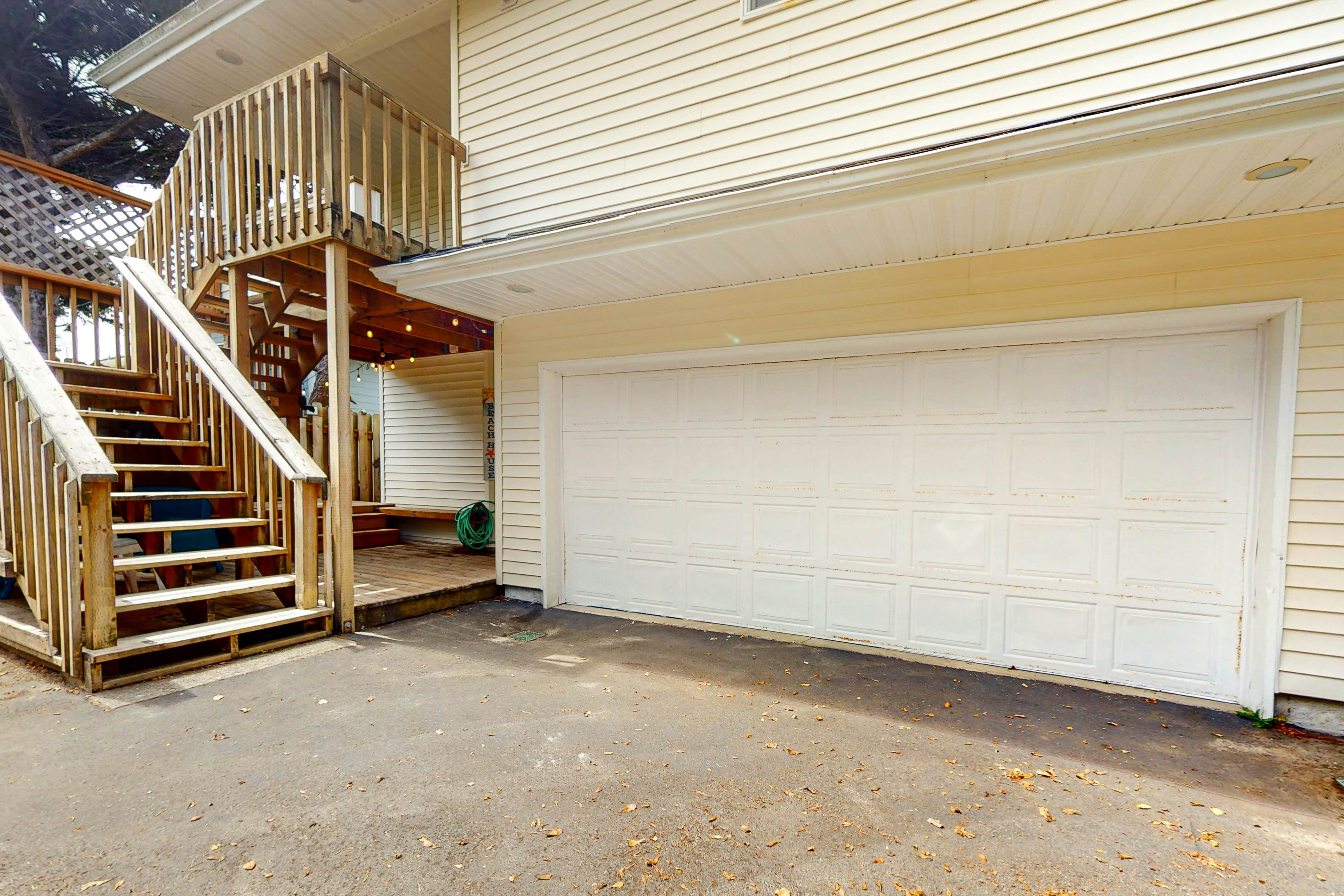 Gorgeous Ocean Views Private Hot Tub Game Room WiFi Patio and Washer Dryer