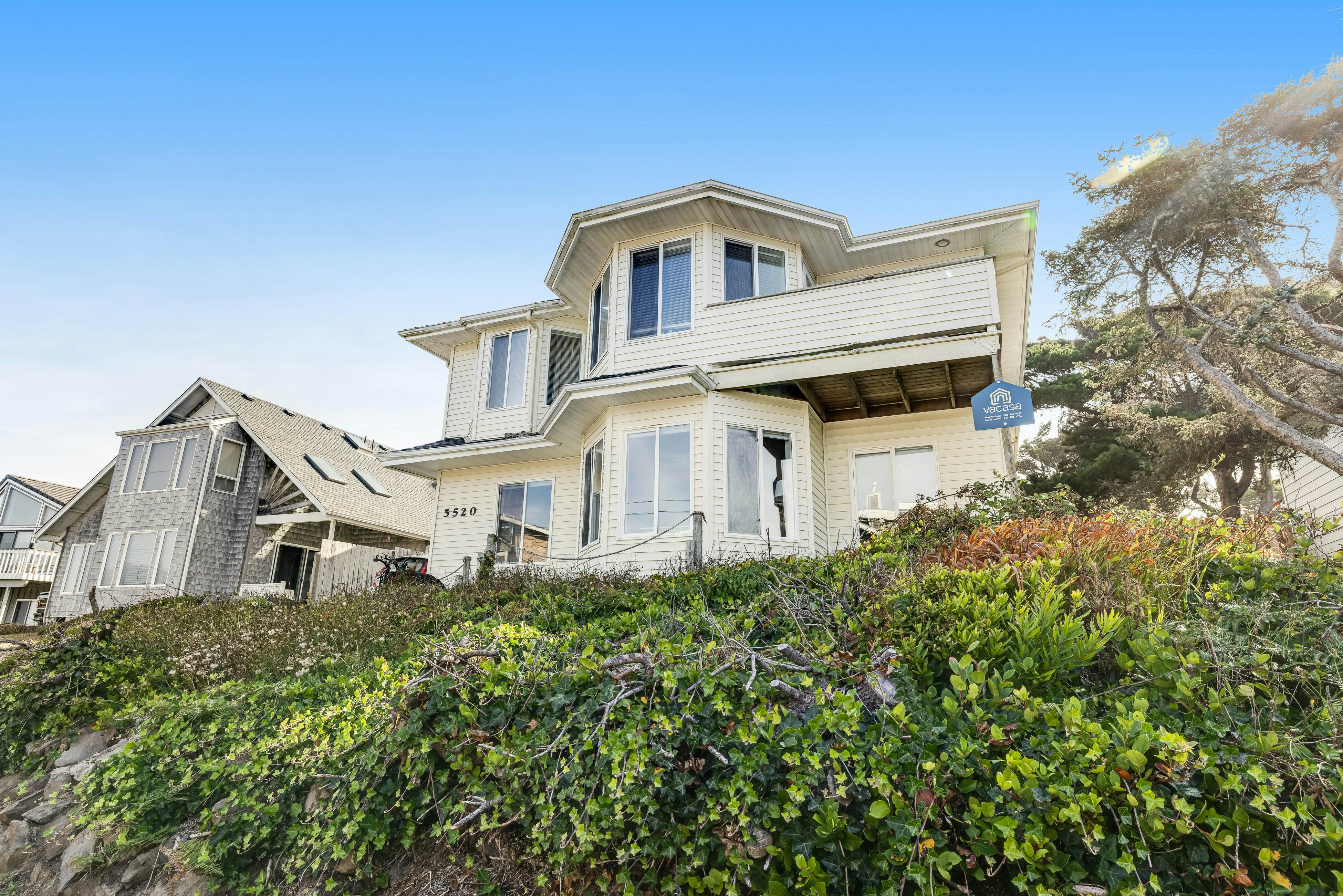 Gorgeous Ocean Views Private Hot Tub Game Room WiFi Patio and Washer Dryer