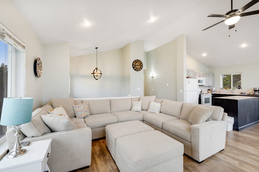 Spacious House with Partial Ocean Views Quiet Location and Two Living Rooms