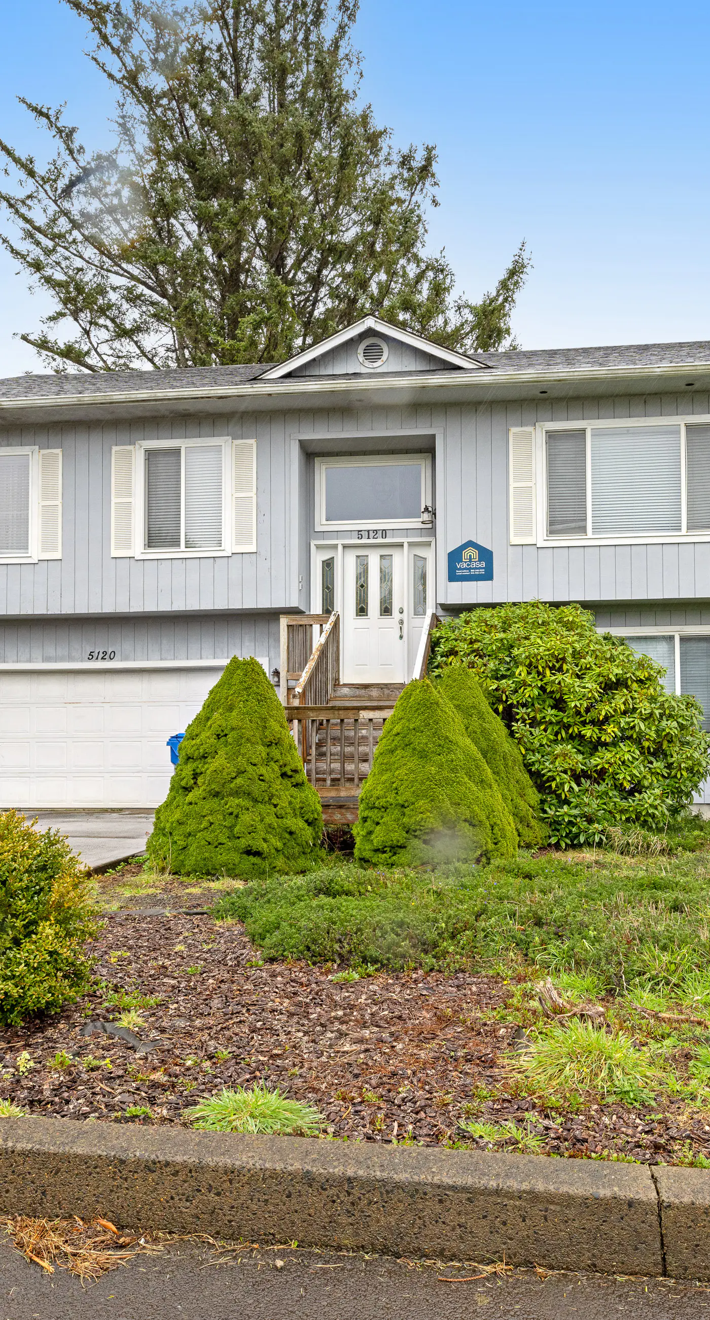 Spacious House with Partial Ocean Views Quiet Location and Two Living Rooms