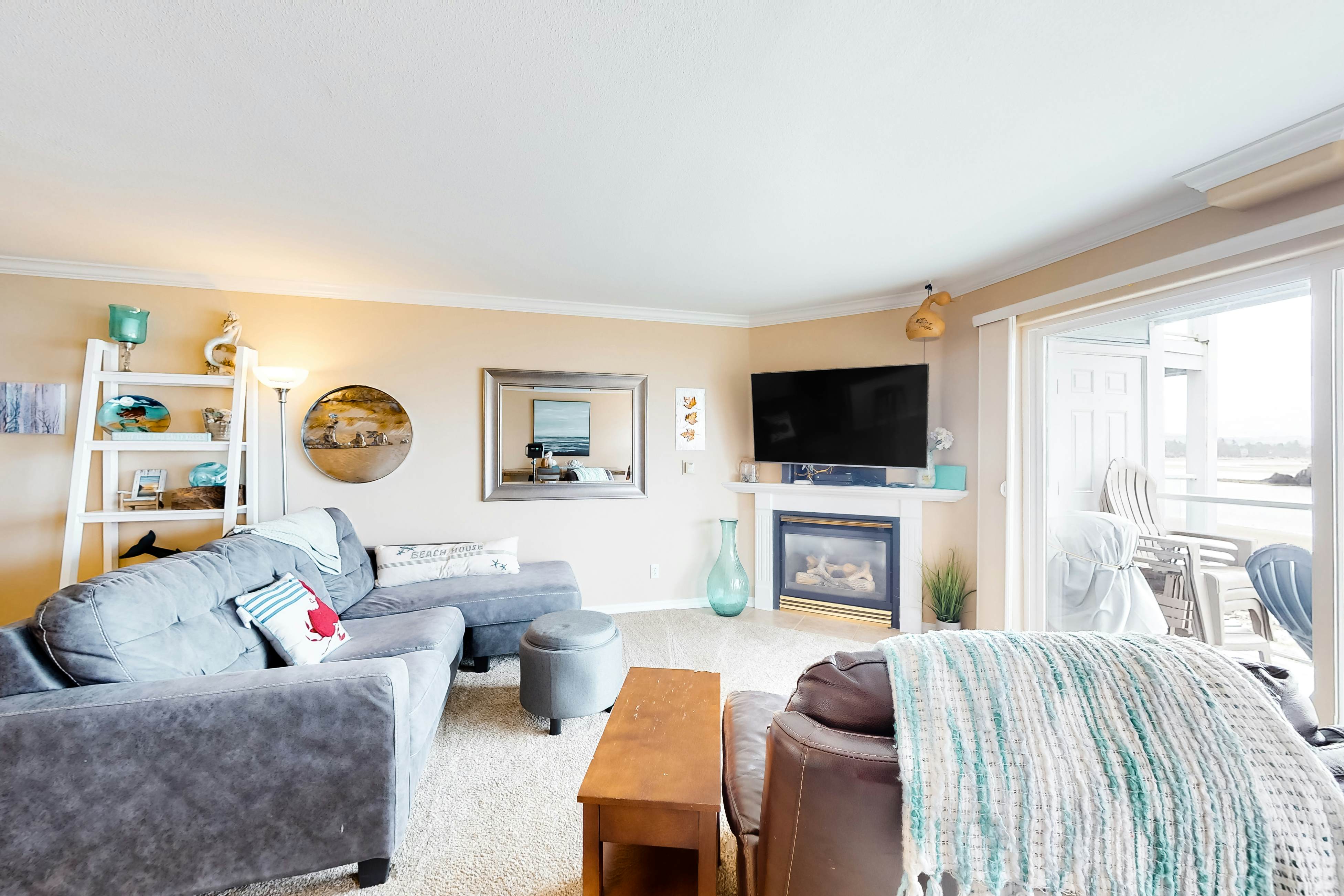 Waterfront Corner Condo with Fireplace and Ocean Views - Close to Beach & Bay