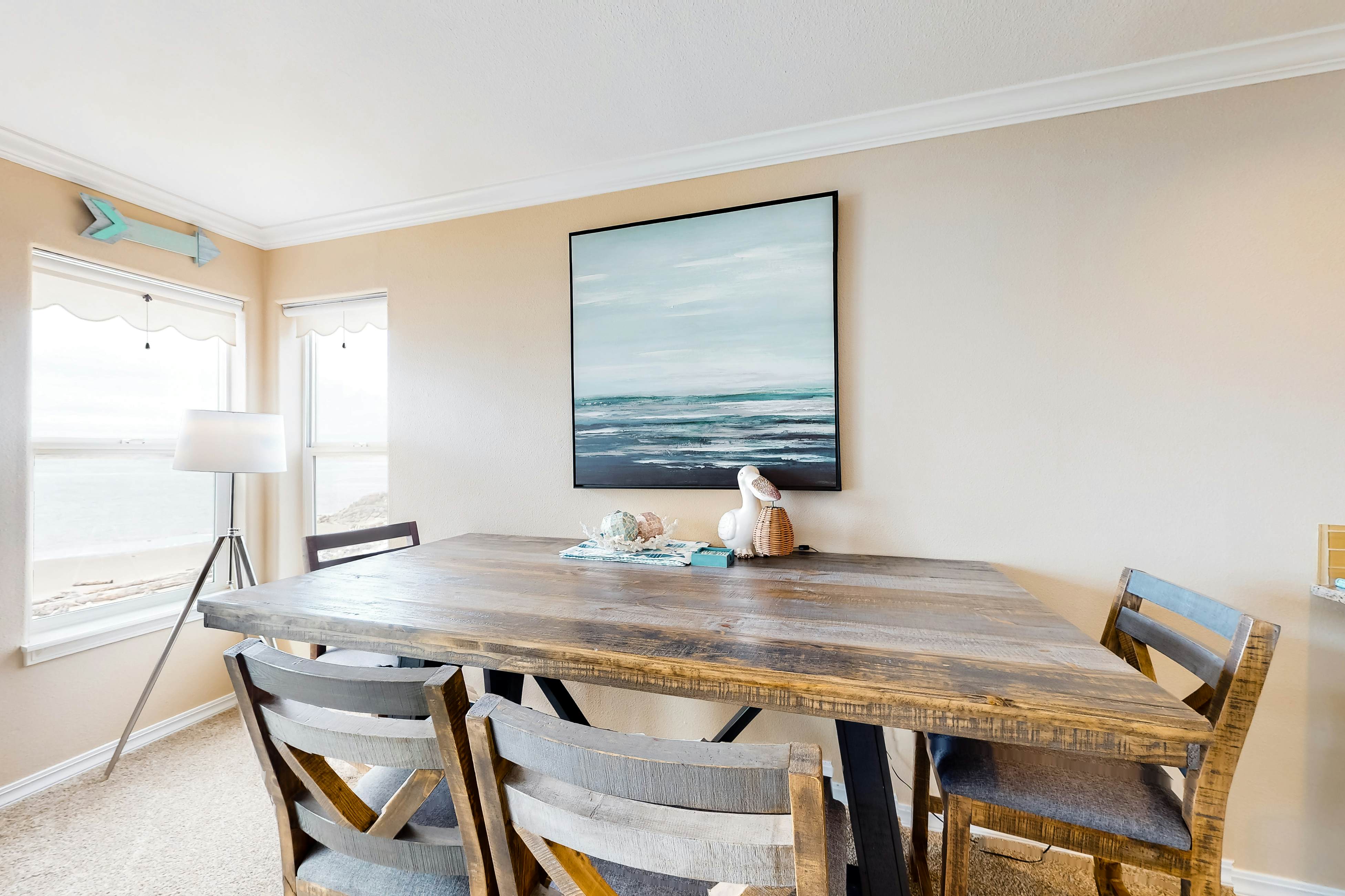 Waterfront Corner Condo with Fireplace and Ocean Views - Close to Beach & Bay