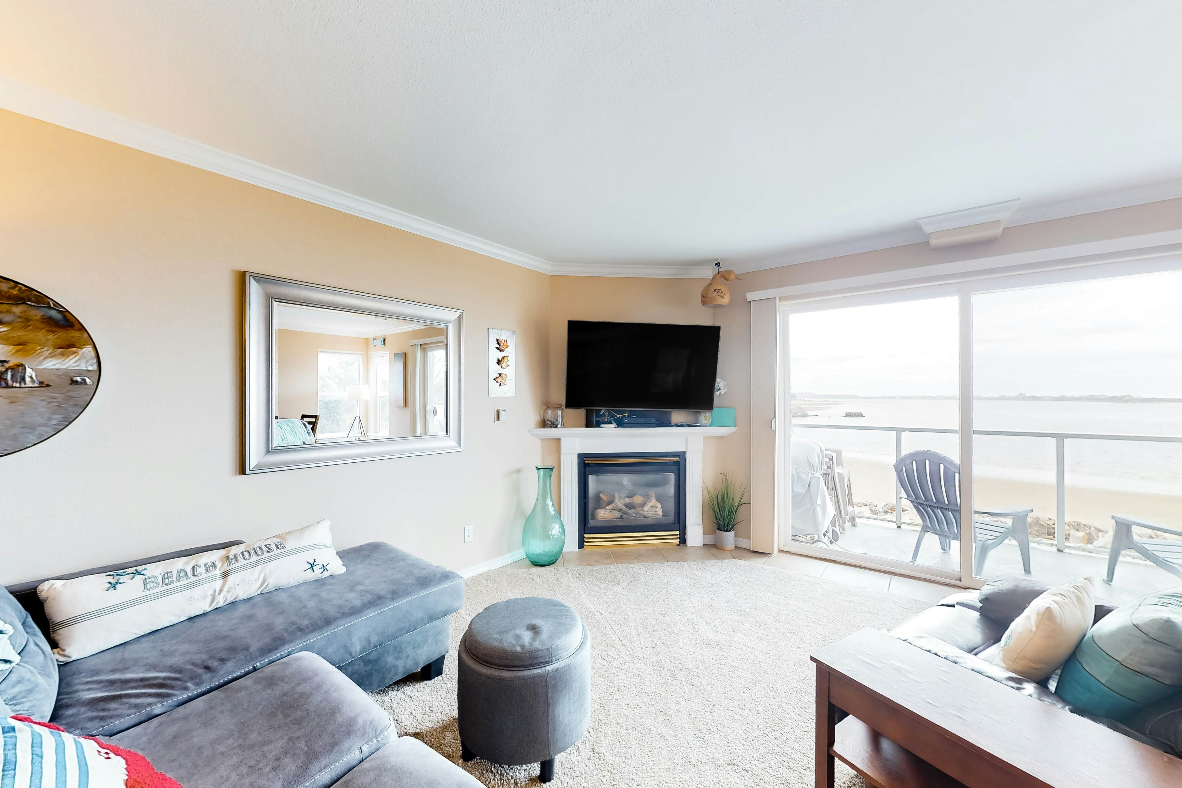 Waterfront Corner Condo with Fireplace and Ocean Views - Close to Beach & Bay