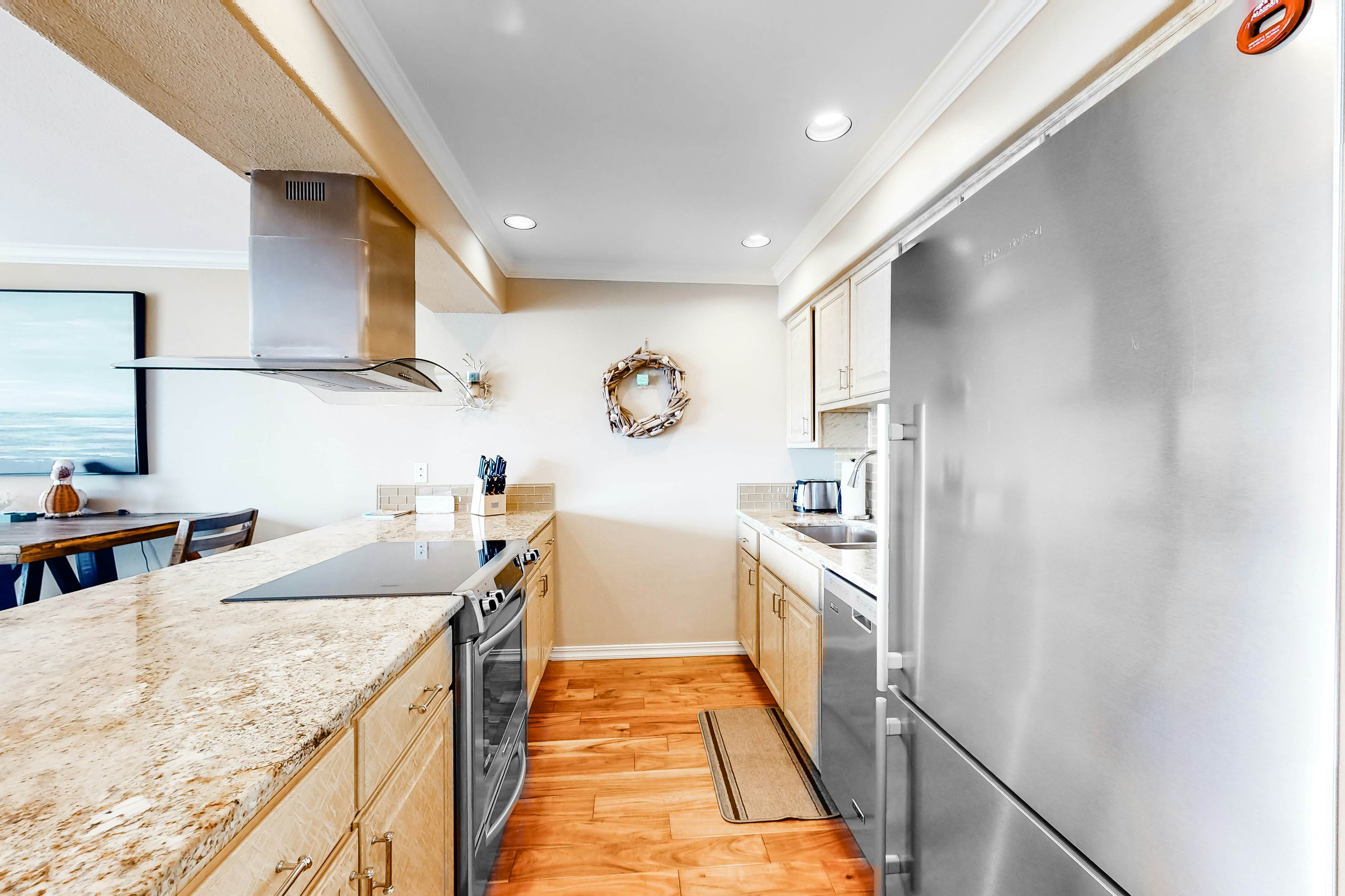 Waterfront Corner Condo with Fireplace and Ocean Views - Close to Beach & Bay