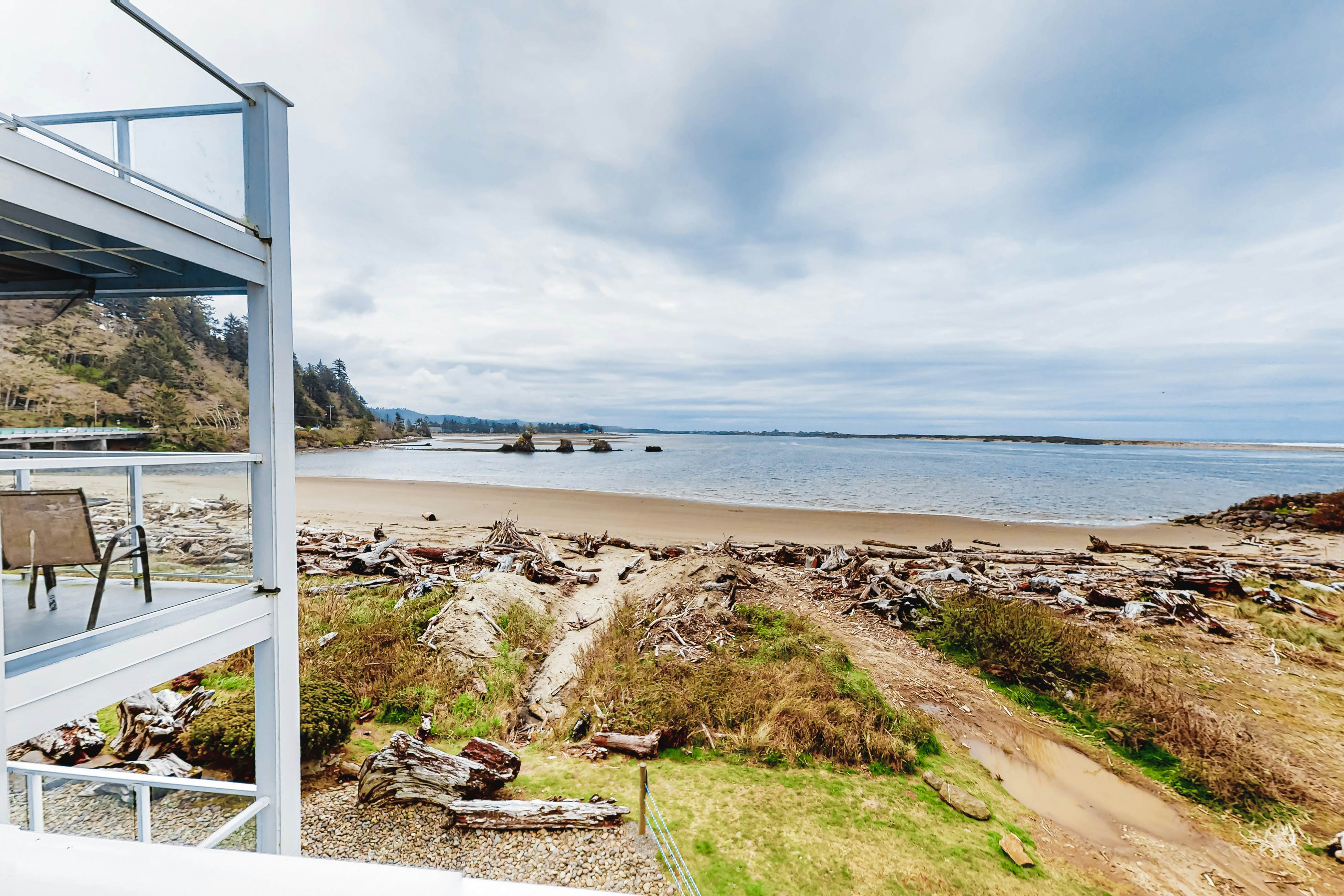 Waterfront Corner Condo with Fireplace and Ocean Views - Close to Beach & Bay