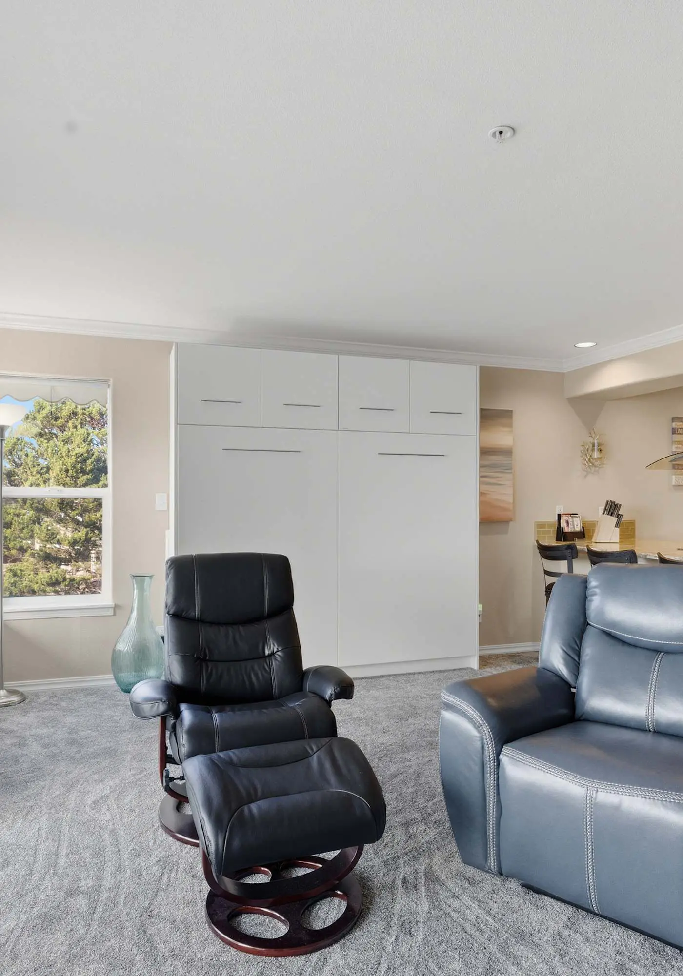Waterfront Corner Condo with Fireplace and Ocean Views Close to Beach and Bay