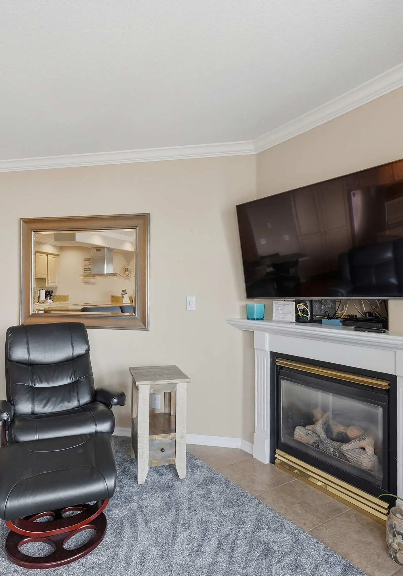Waterfront Corner Condo with Fireplace and Ocean Views Close to Beach and Bay