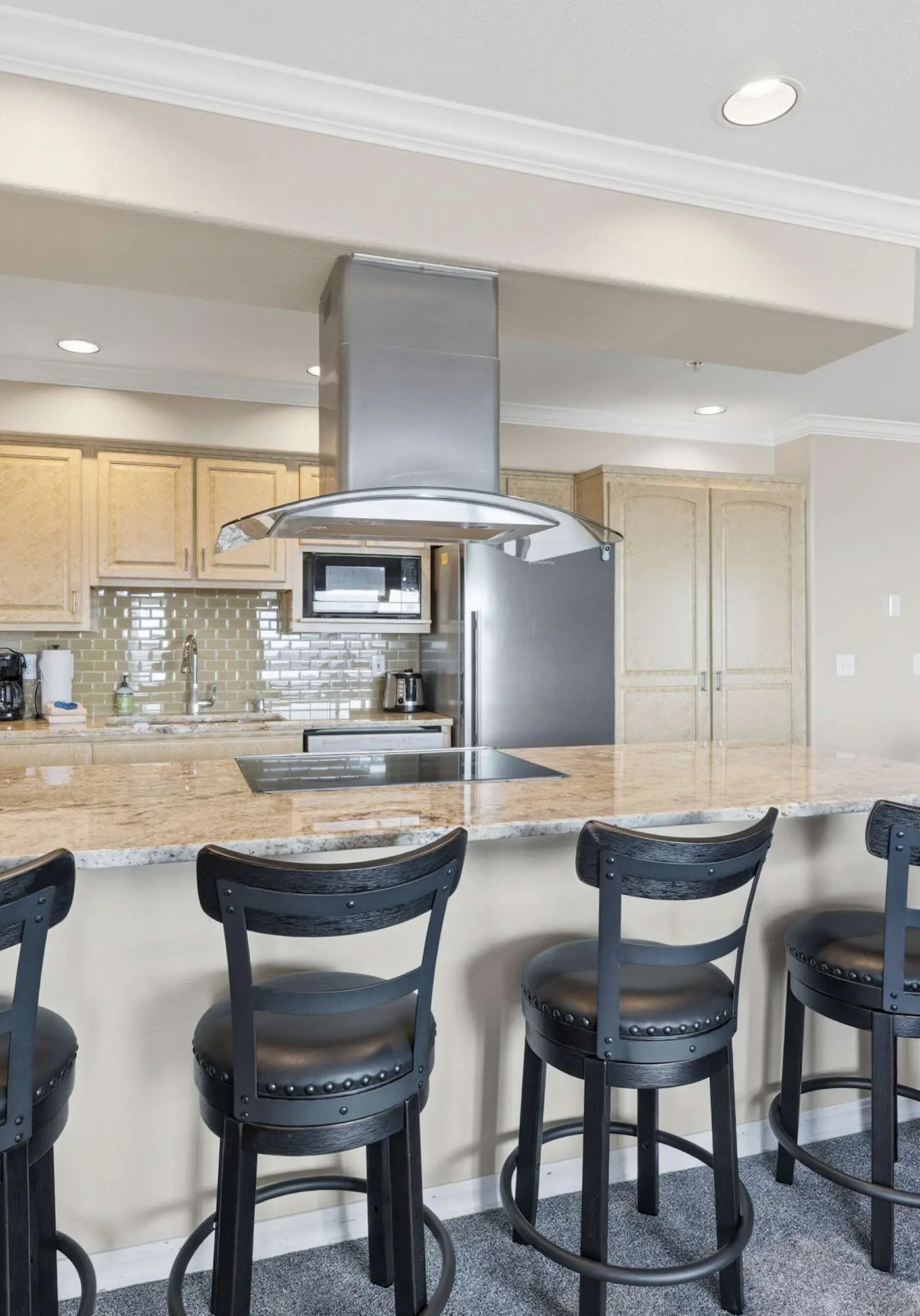 Waterfront Corner Condo with Fireplace and Ocean Views Close to Beach and Bay