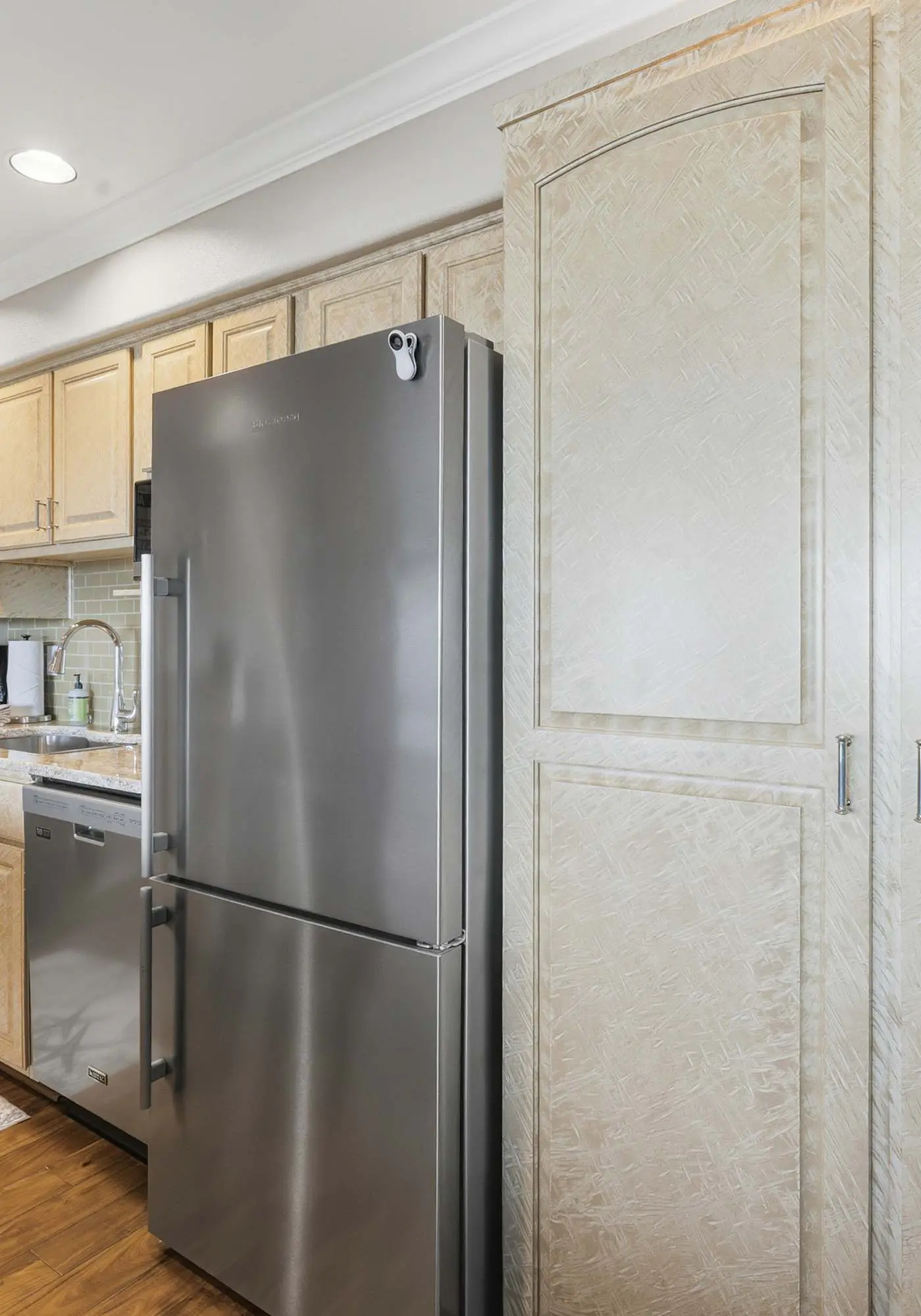 Waterfront Corner Condo with Fireplace and Ocean Views Close to Beach and Bay
