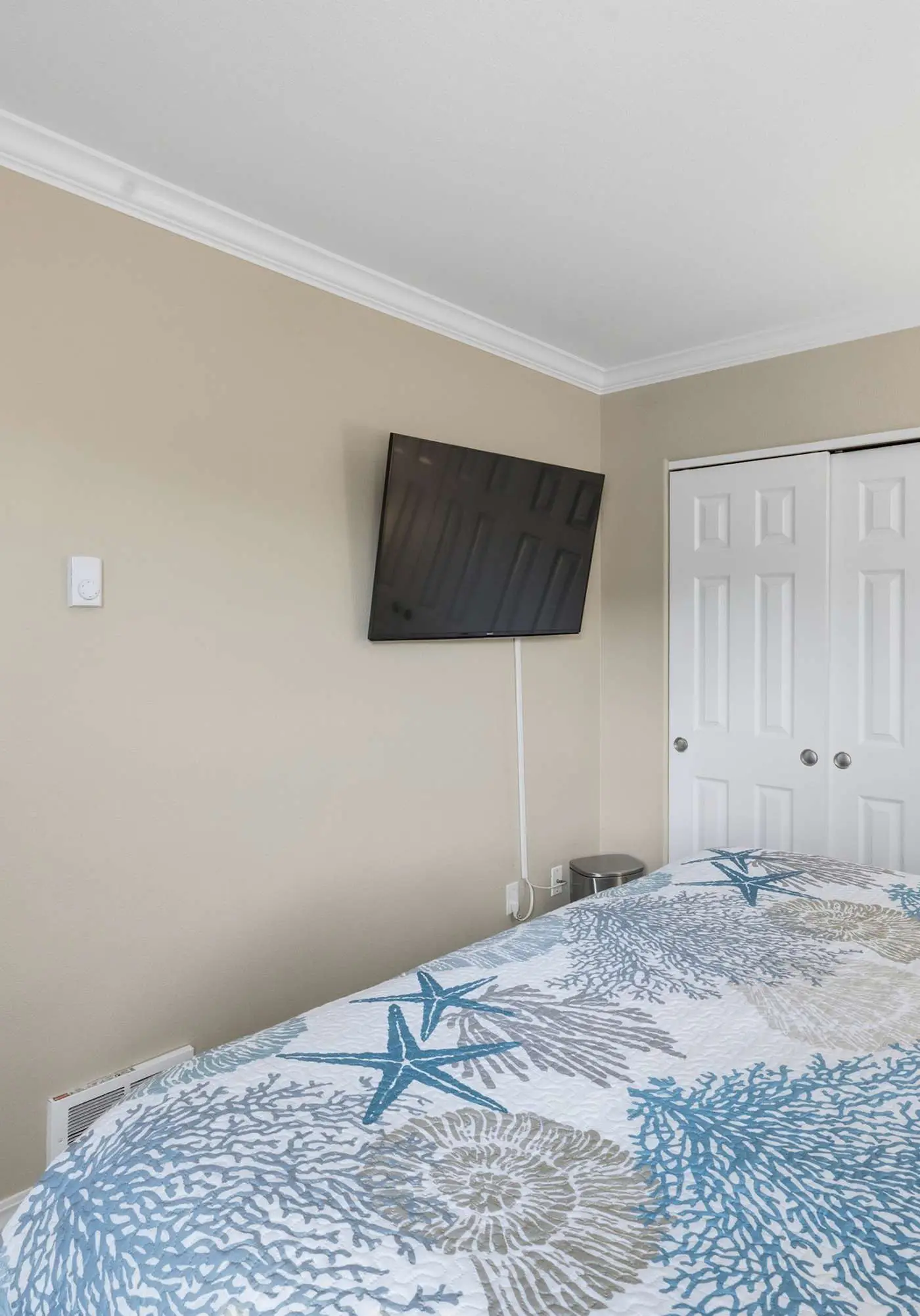 Waterfront Corner Condo with Fireplace and Ocean Views Close to Beach and Bay