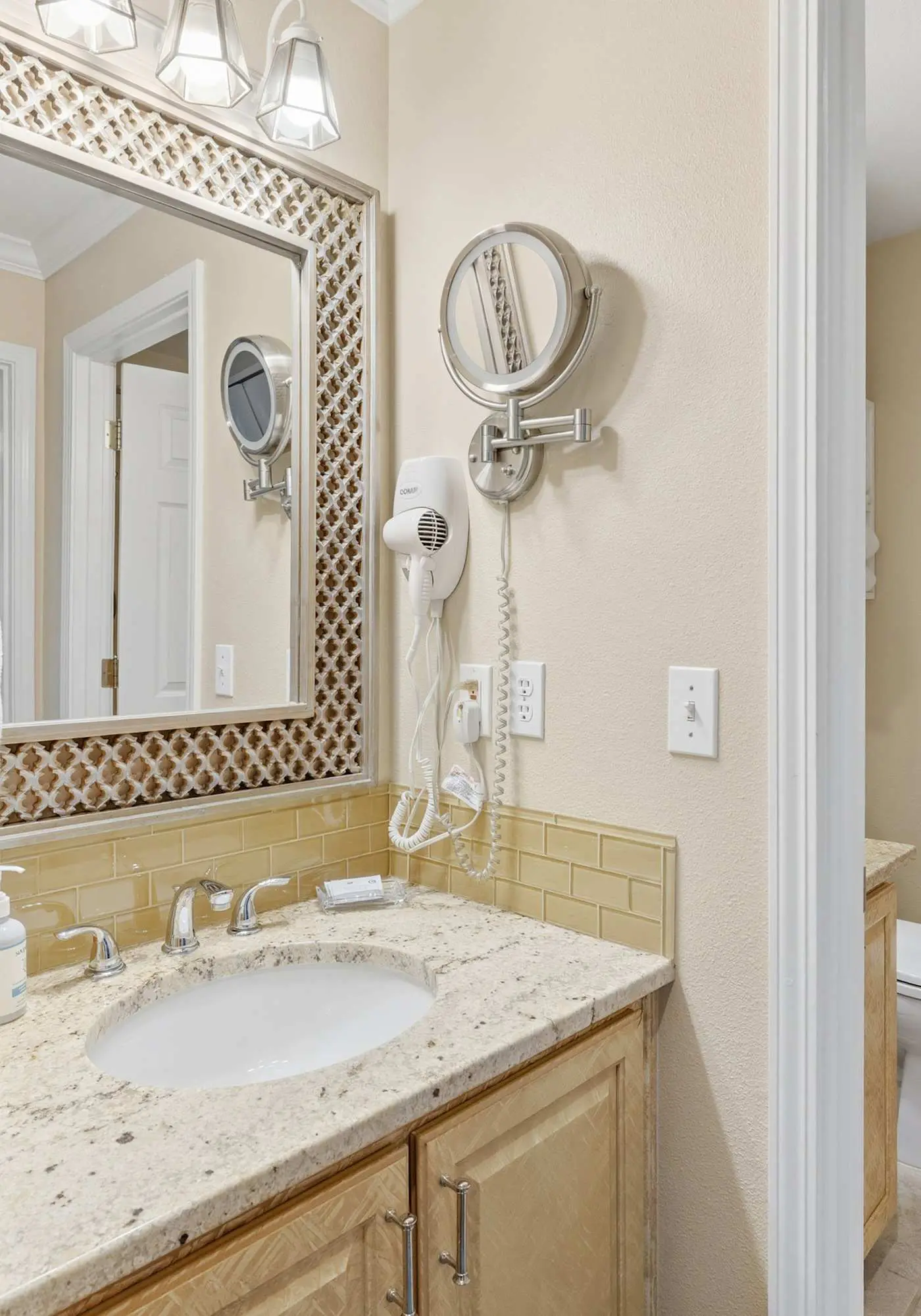 Waterfront Corner Condo with Fireplace and Ocean Views Close to Beach and Bay